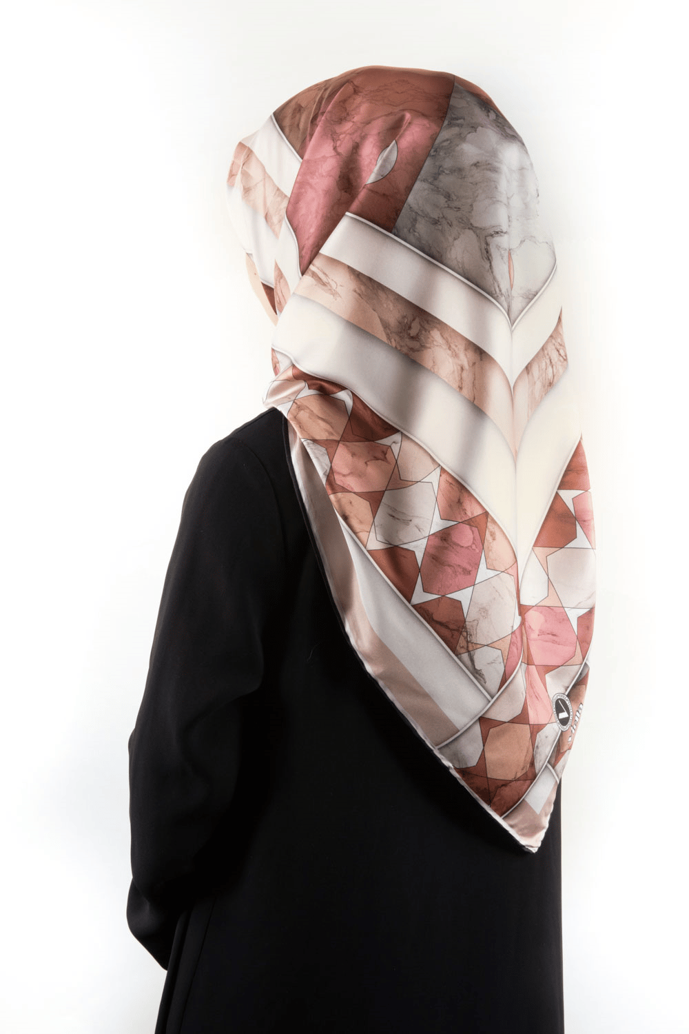 Twill Geometrik Mermer Desenli Somon Renkli 90x90 Eşarp (İpek İçermez) Kenar Dikiş Şekli El Dikişli