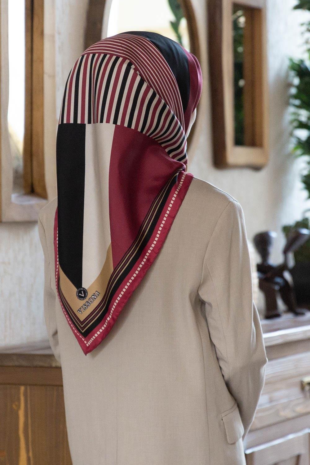 %100 Twill İpek Geometrik Desenli Bordo Renkli 90x90 Eşarp Dikim Şekli : El Dikişi