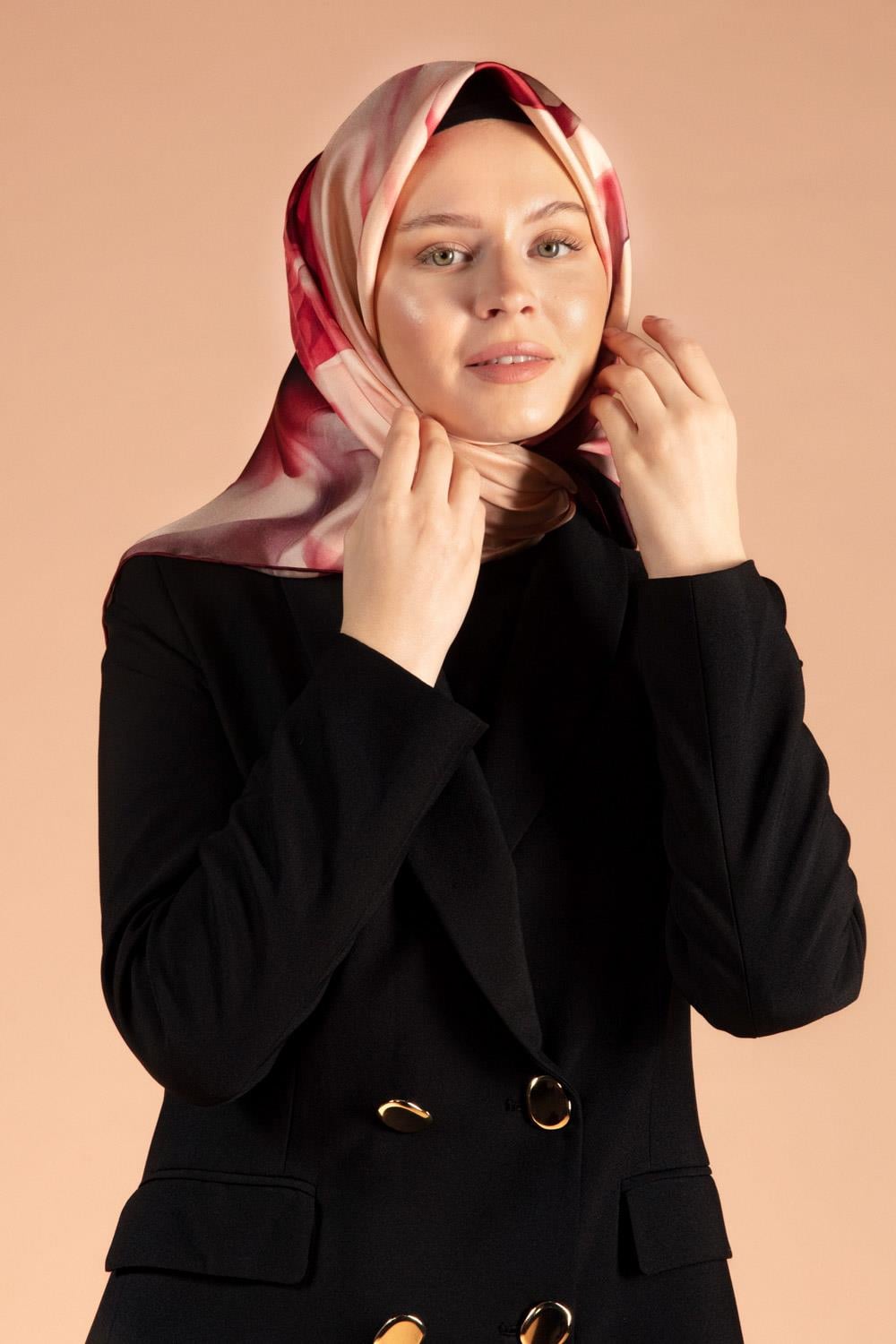 %100 Twill İpek Yaprak Desenli Bordo Renkli 90x90 Eşarp Dikim Şekli : El Dikişi