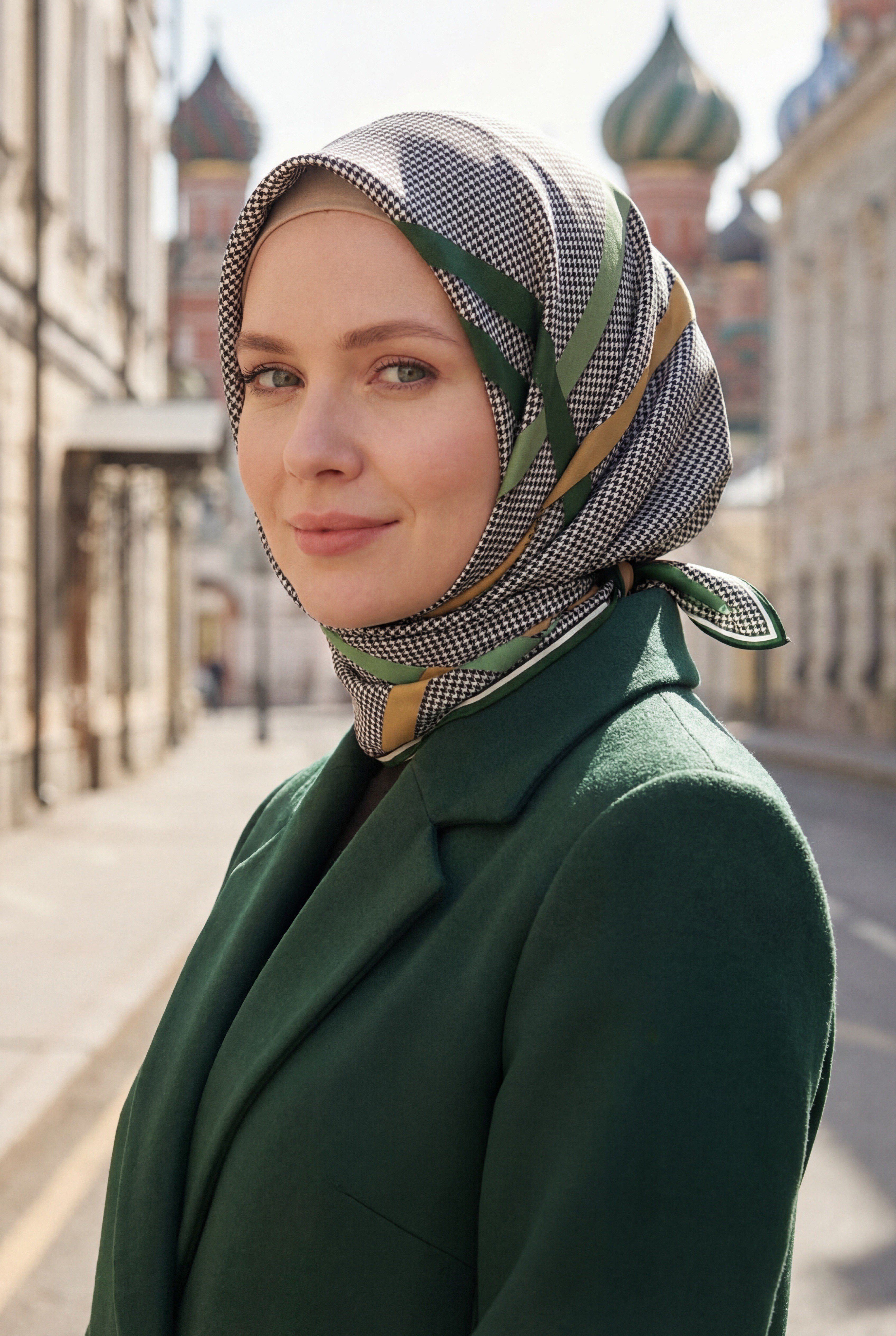 Twill Çizgili Pötikareli Çizgili Desenli Zümrüt Yeşili - Haki Yeşili Renkli 90x90 Eşarp (İpek İçermez)