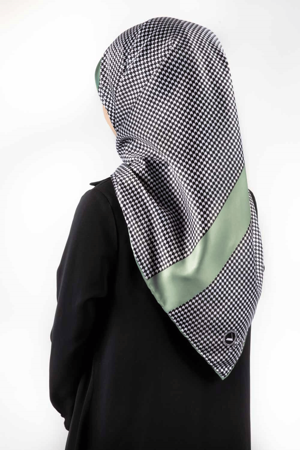 Twill Kazayaklı Şerit Desenli Mint Yeşili Renkli 90x90 Eşarp (İpek İçermez) Dikim Şekli : El Dikişi