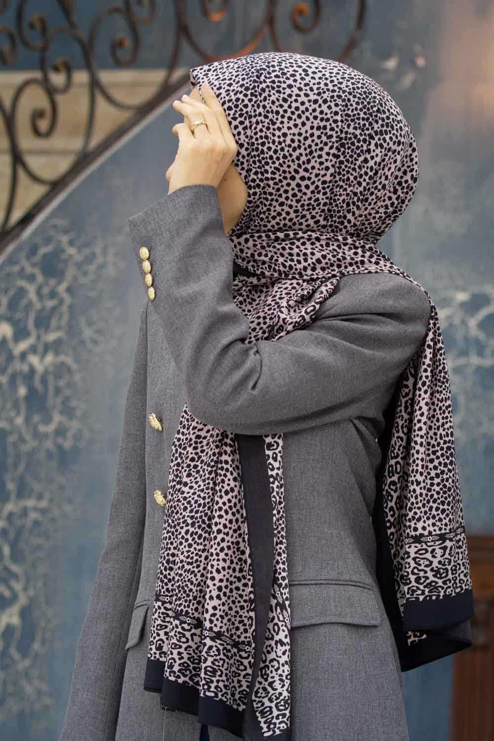 LÜKS MEDİNE İPEĞİ LEOPAR DESENLİ VİZON RENKLİ 75X195 KIRIŞMAZ ŞAL MOSS KREP DİKİŞ TİPİ İTALYAN DİKİŞLİ