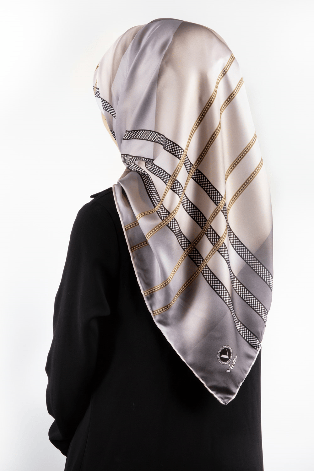 Twill Geometrik Desenli Gri - Bej Renkli 90x90 Eşarp (İpek İçermez) Kenar Dikiş Şekli El Dikişli
