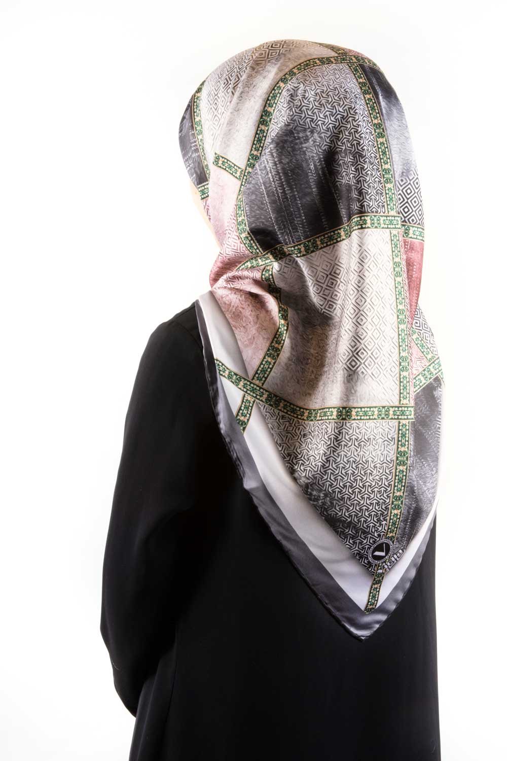 Twill Geometrik Desenli Pudra Renkli 90x90 Eşarp (İpek İçermez) Kenar Dikiş Şekli El Dikişli