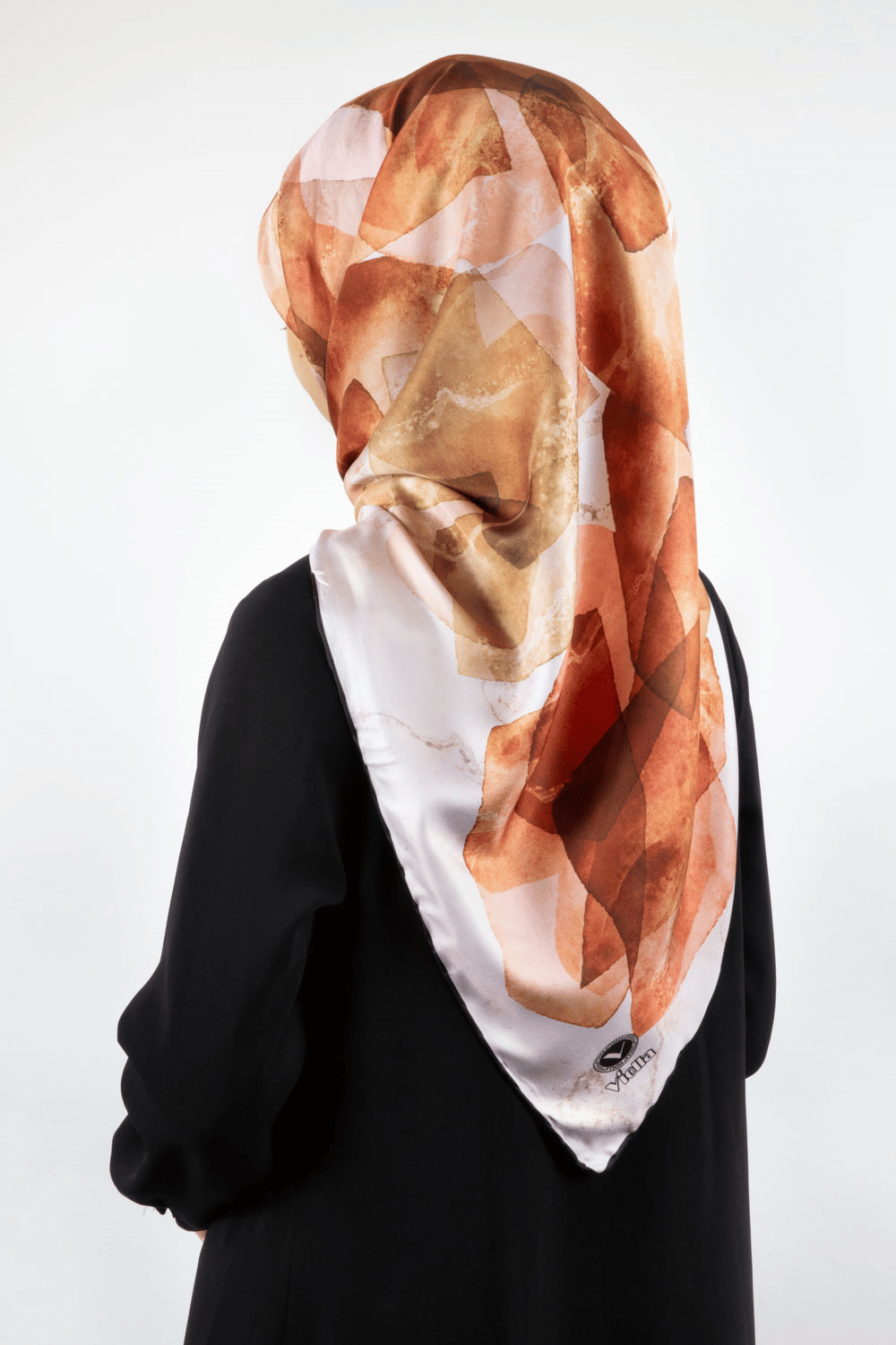 Twill Mermer Efektli Geometrik Desenli Taba - Gold Renkli 90x90 Eşarp (İpek İçermez) Dikim Şekli : El Dikişi