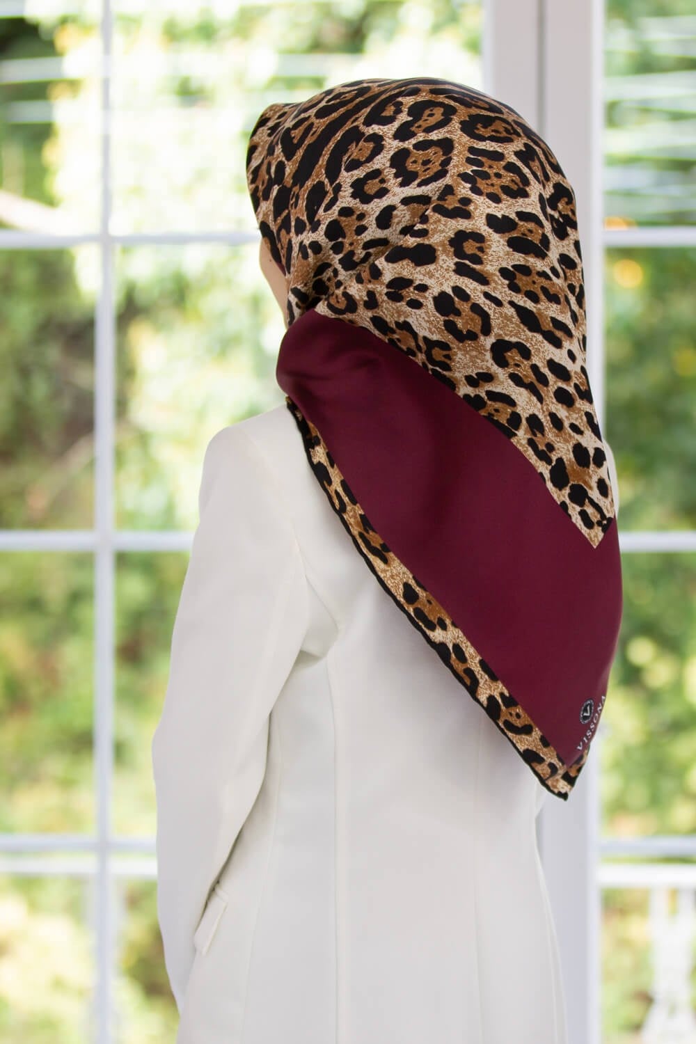 %100 Twill İpek Leopar Desenli Bordo Renkli 90x90 Eşarp Dikim Şekli : El Dikişi