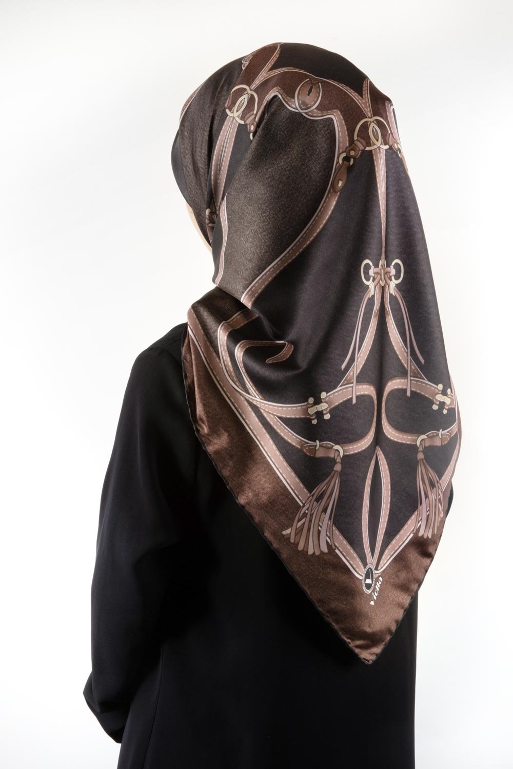 Twill Kemer Desenli Gri - Bej Renkli 90x90 Eşarp (İpek İçermez) Dikim Şekli : El Dikişi