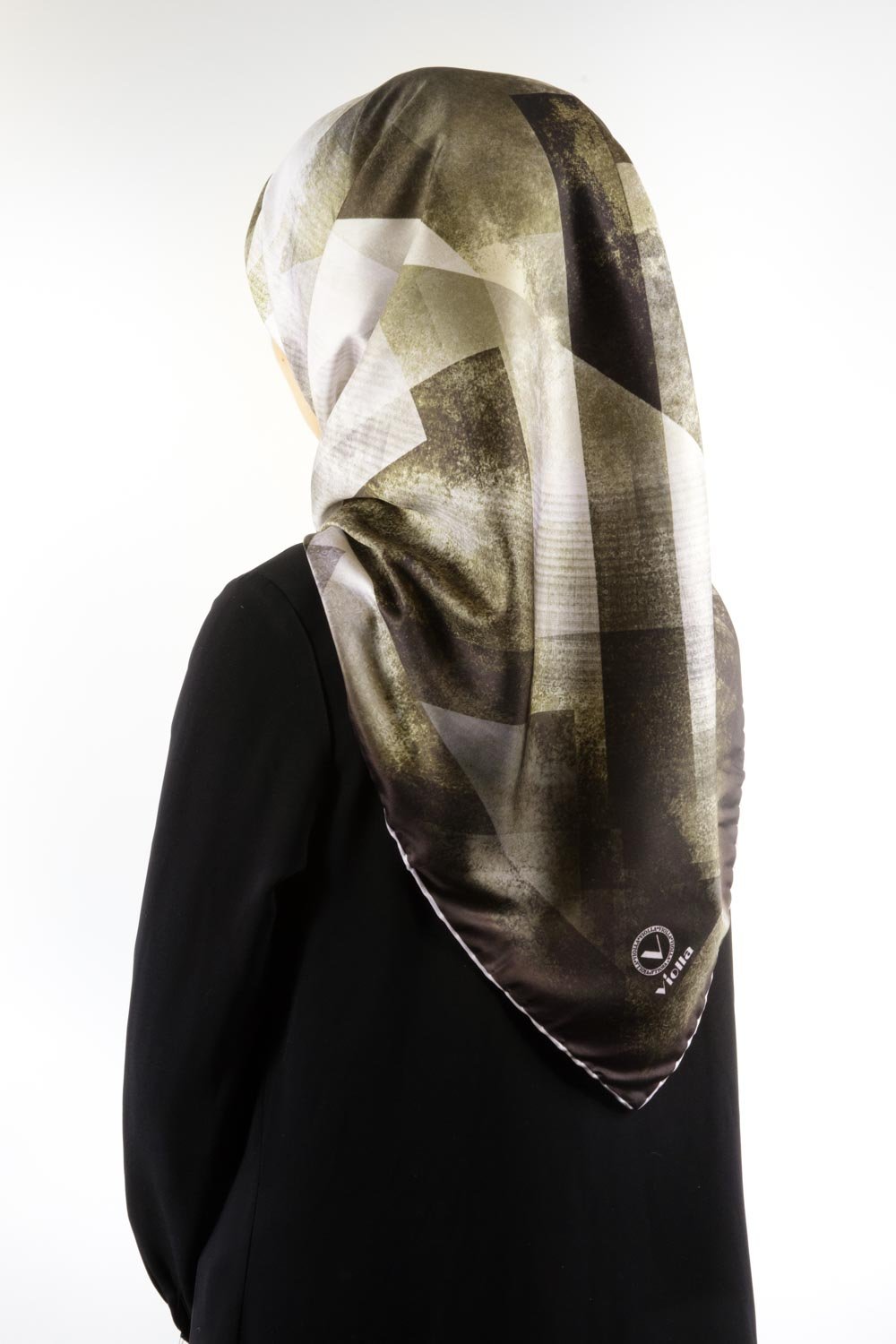 Twill Batik Desenli Haki Renkli 90x90 Eşarp (İpek İçermez) Dikim Şekli : El Dikişi