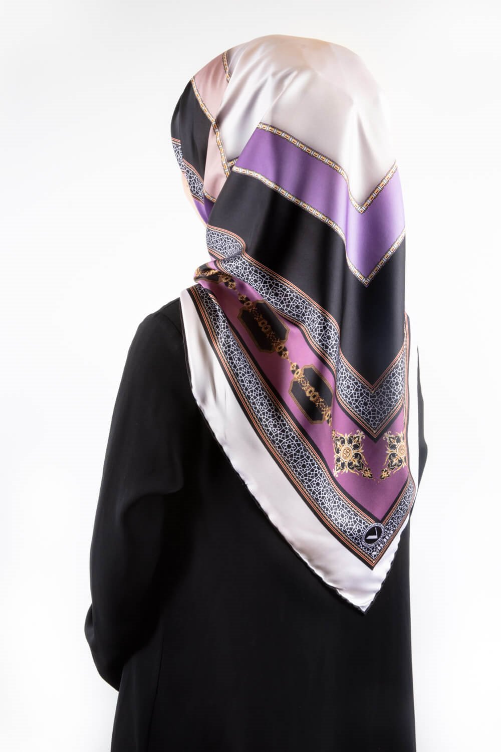 Twill Gold Detaylı ve Antik Motif Desenli Lila Renkli 90x90 Eşarp (İpek İçermez) Kenar Dikiş Şekli El Dikişli