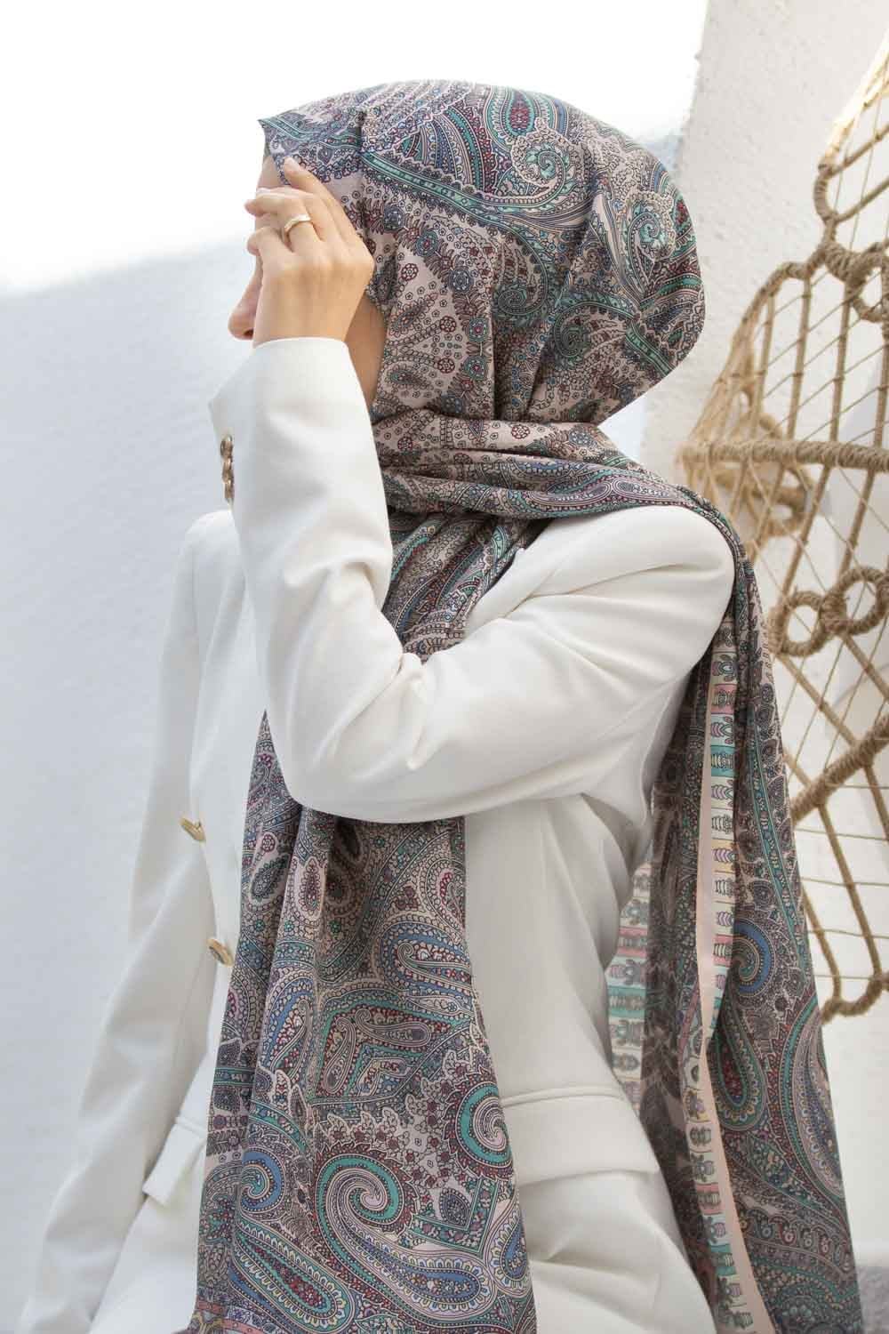 100% İPEK ETRO DESENLİ PUDRA RENKLİ ŞAL
