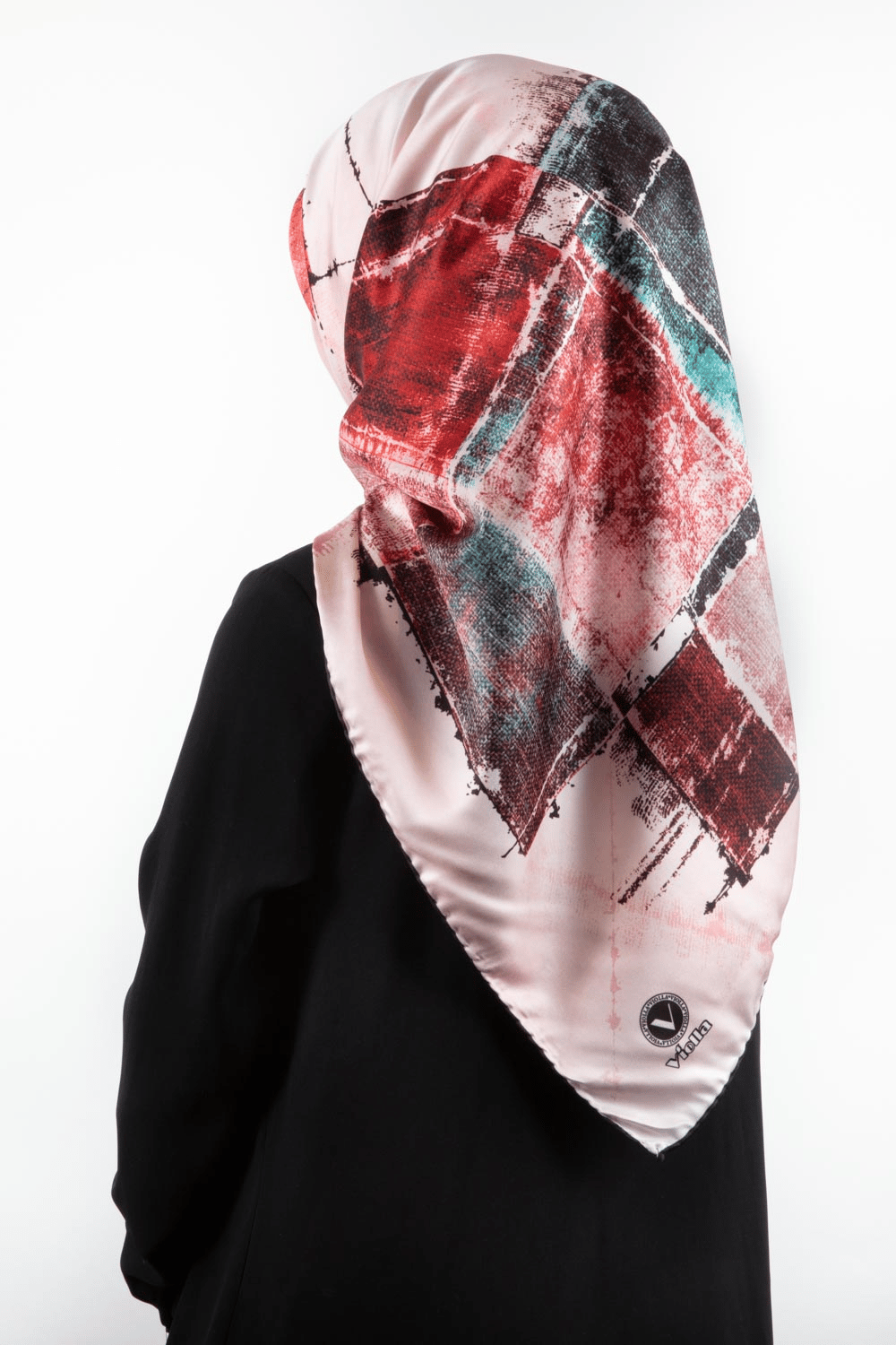 Twill Yamalı Ve Geometrik Desenli Pudra Renkli 90x90 Eşarp (İpek İçermez) Dikim Şekli : El Dikişi