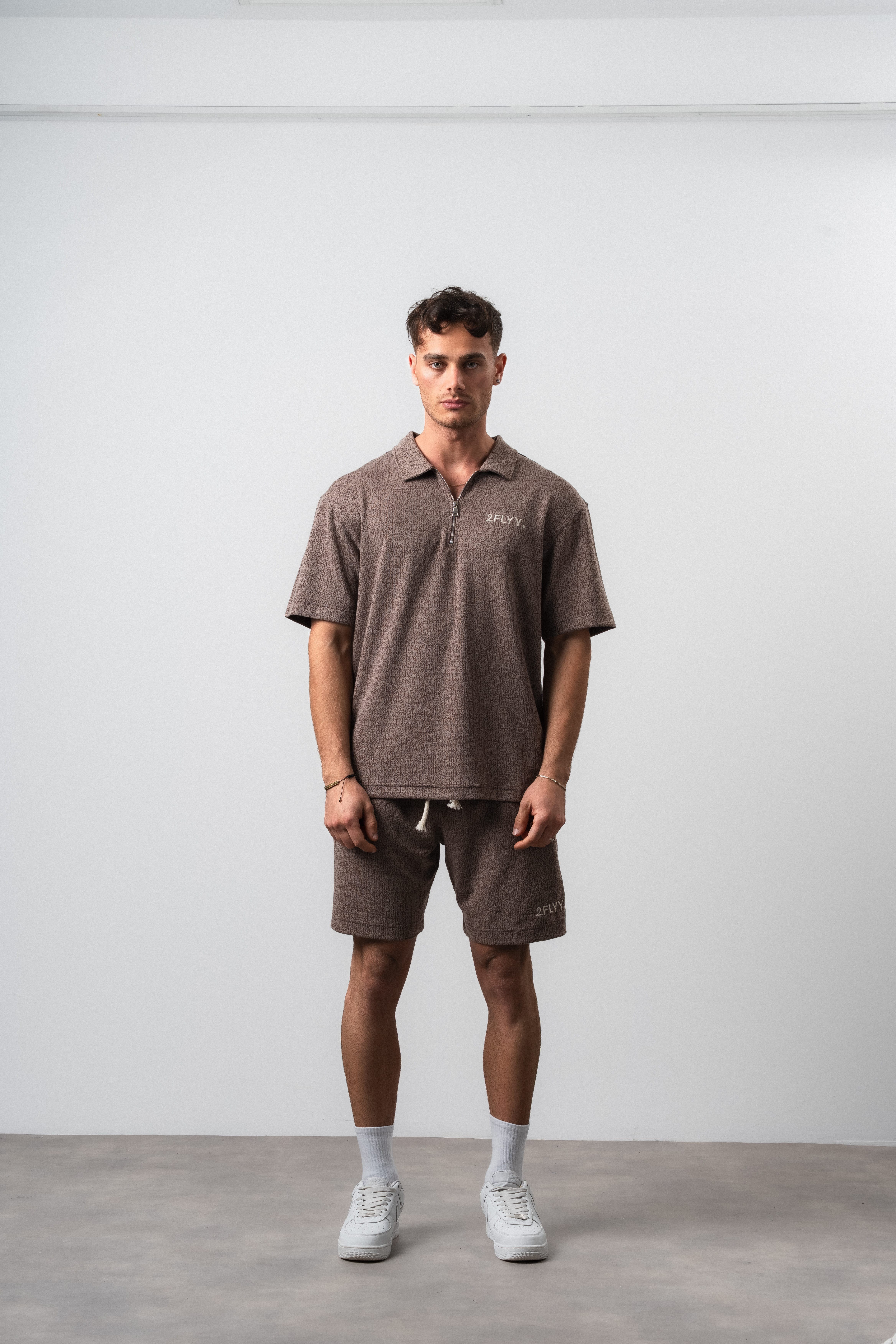 Erkek 2FLYY Yazılı Yarım Fermuarlı Regular Fit T-Shirt Şort Takım Kahve