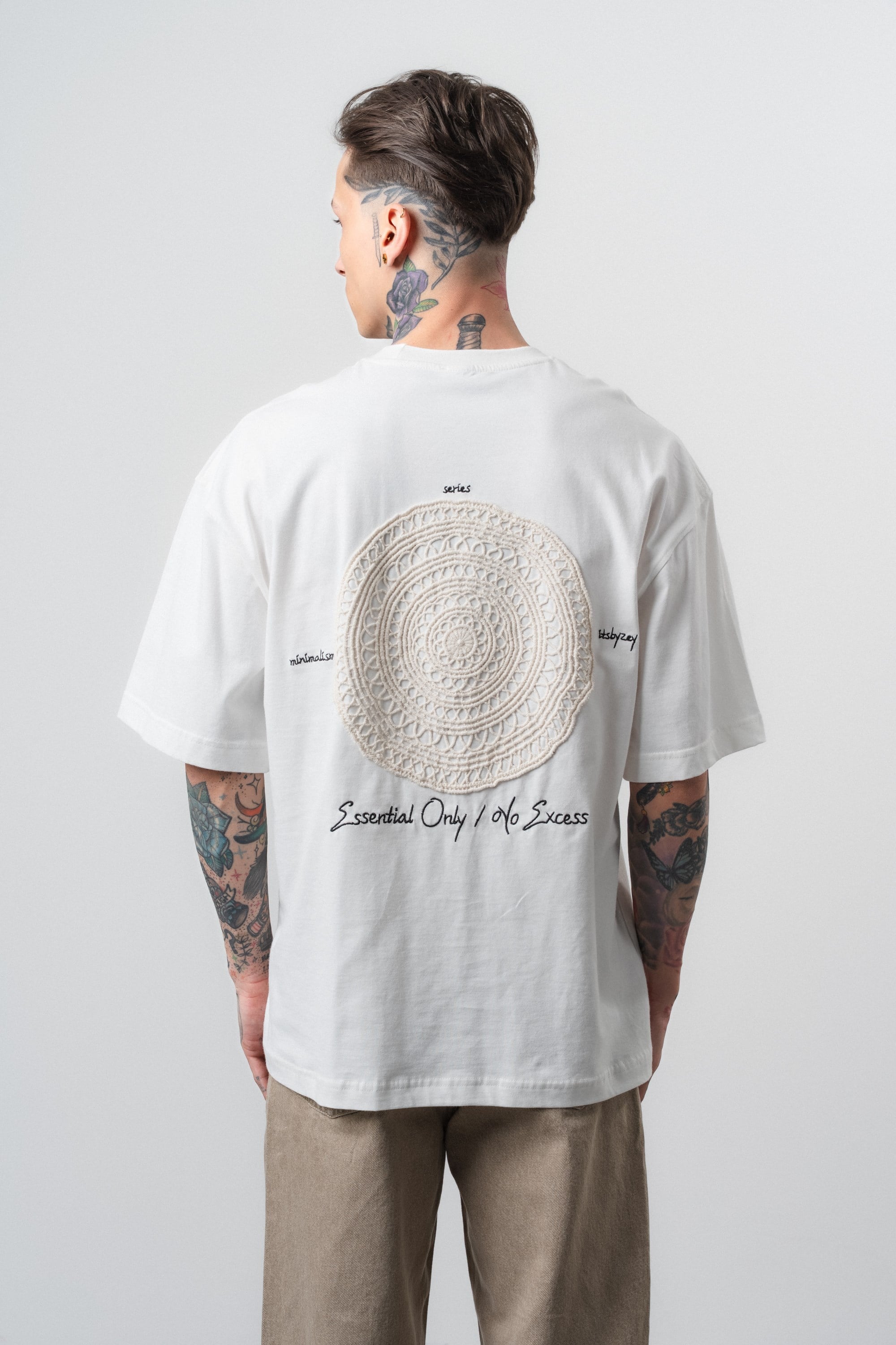 Erkek Essential Nakış Detaylı Oversize T-Shirt Ekru