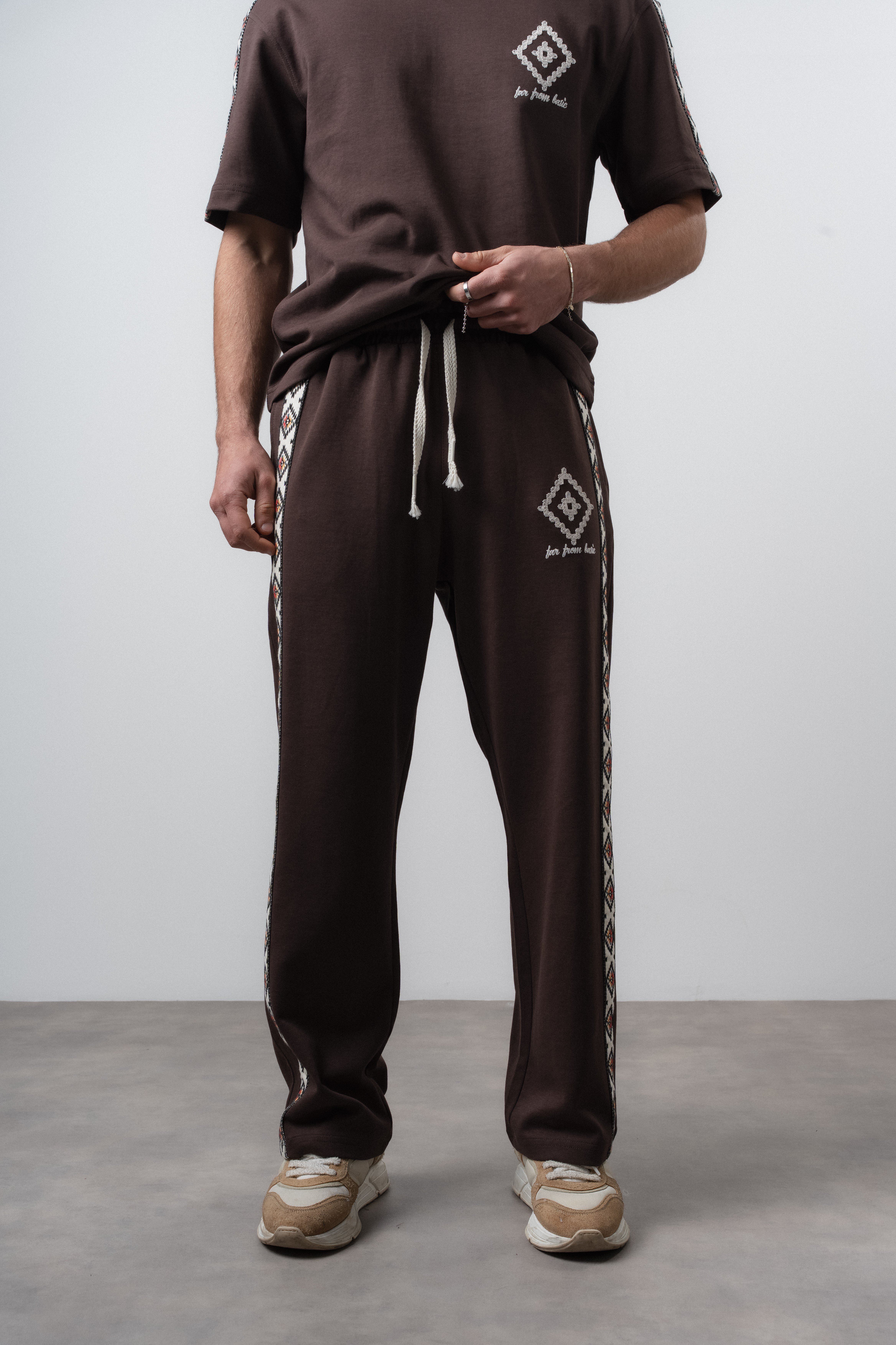 Erkek Far From Basic Şerit Detaylı Baggy Eşofman Altı Kahve