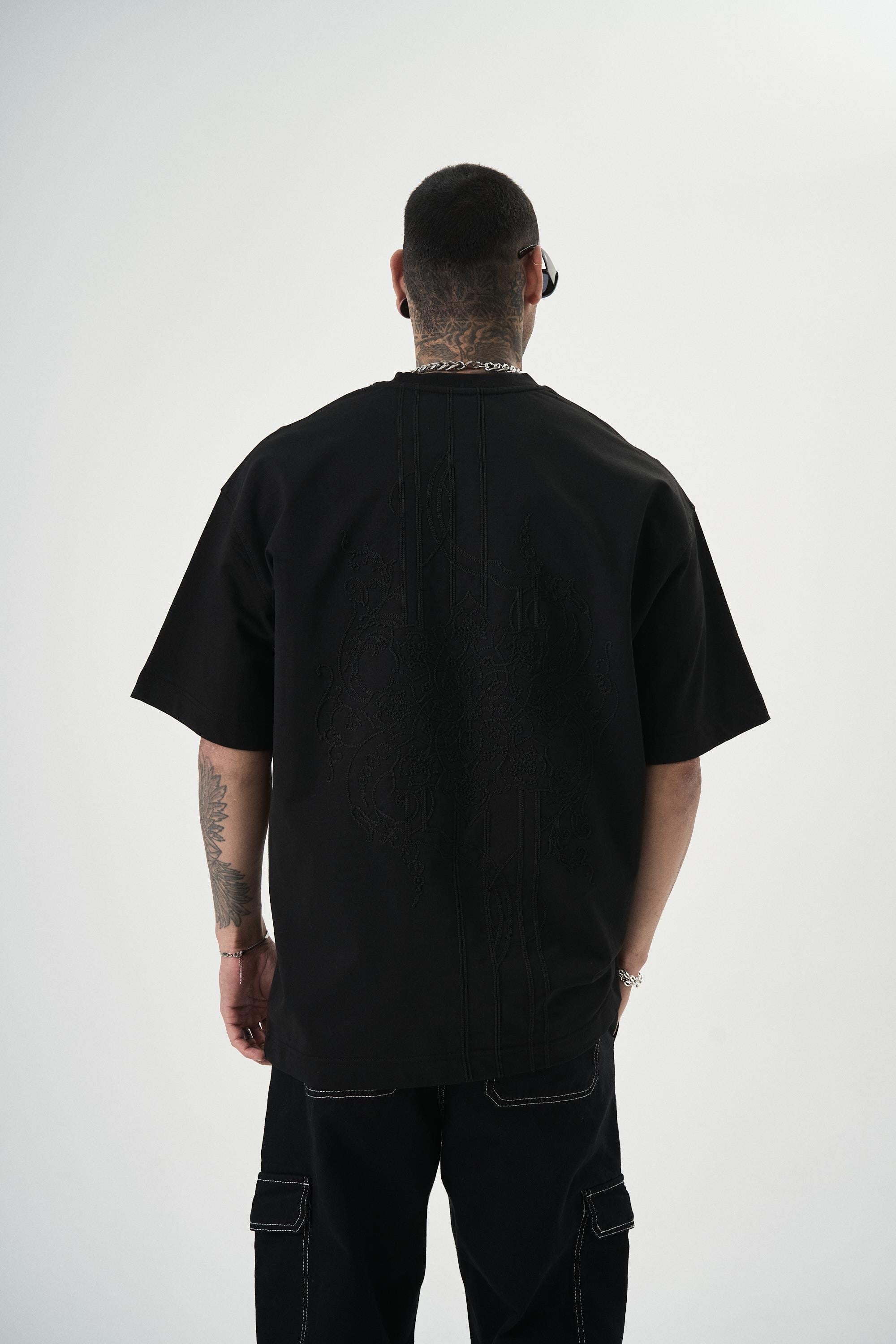 erkek-focus-nakis-detayli-oversize-t-s-5b194d.jpg