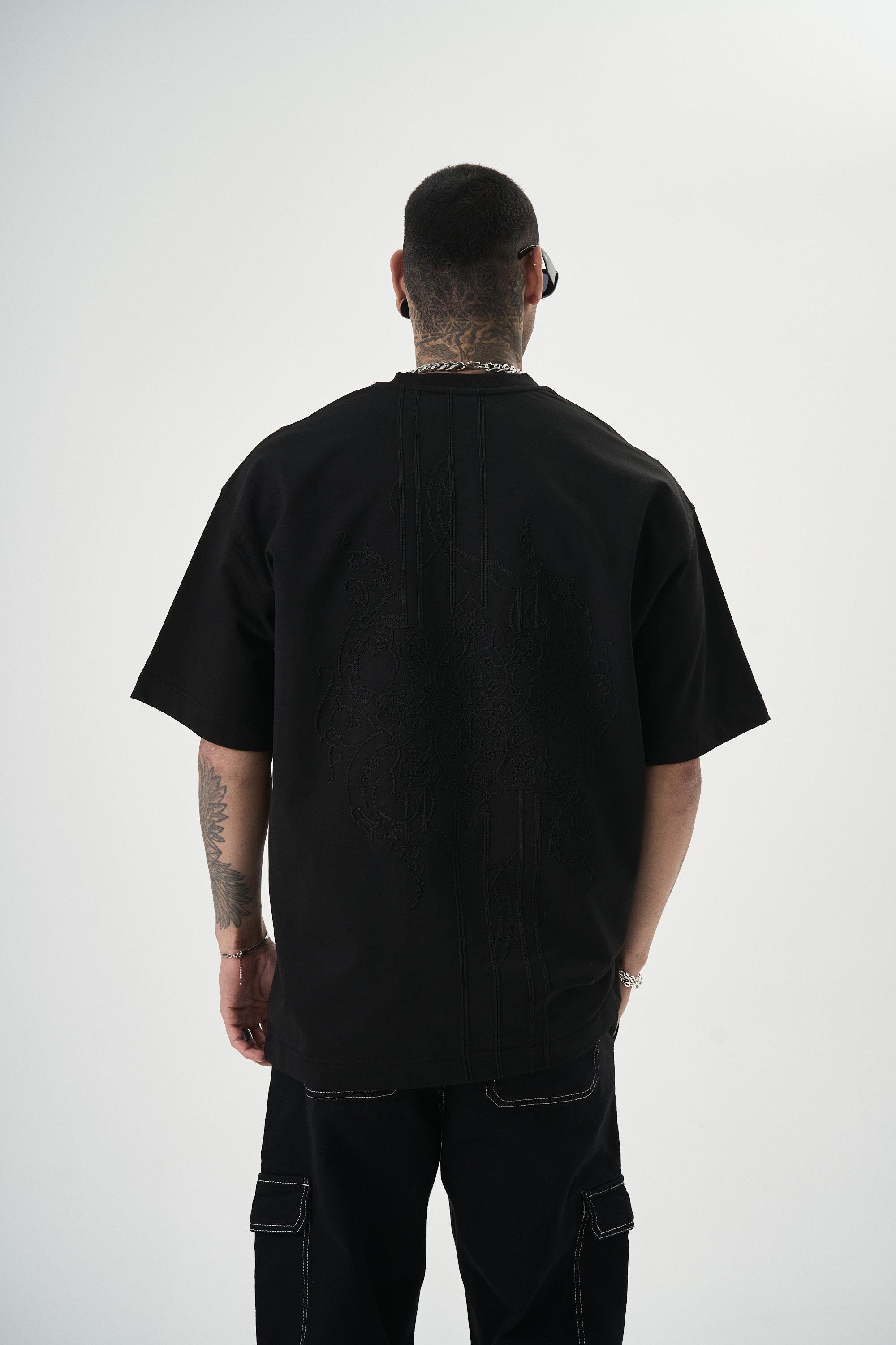 erkek-focus-nakis-detayli-oversize-t-s-ce-b00.jpg
