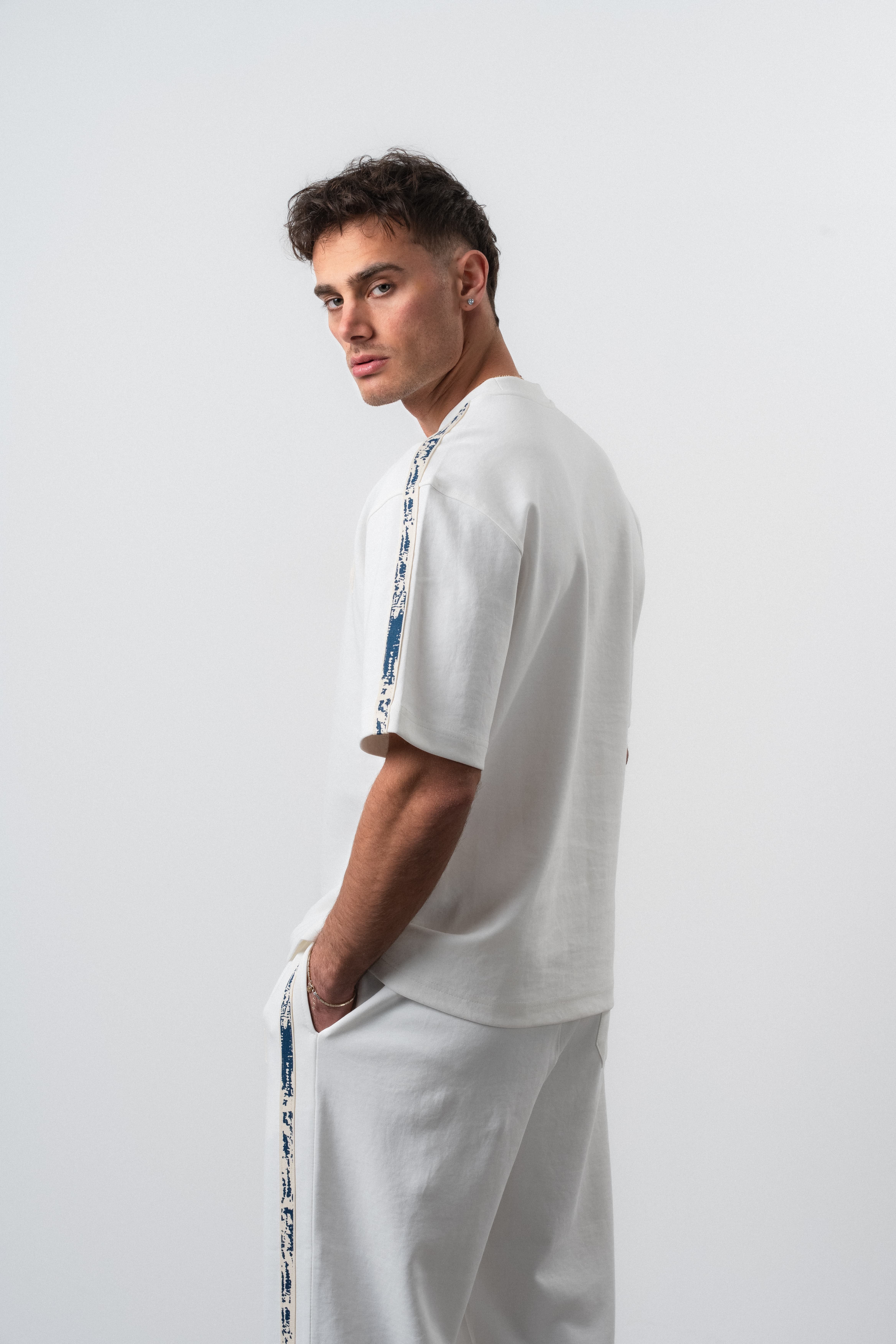 Erkek No1 Şerit Detaylı Regular Fit T-Shirt Ekru