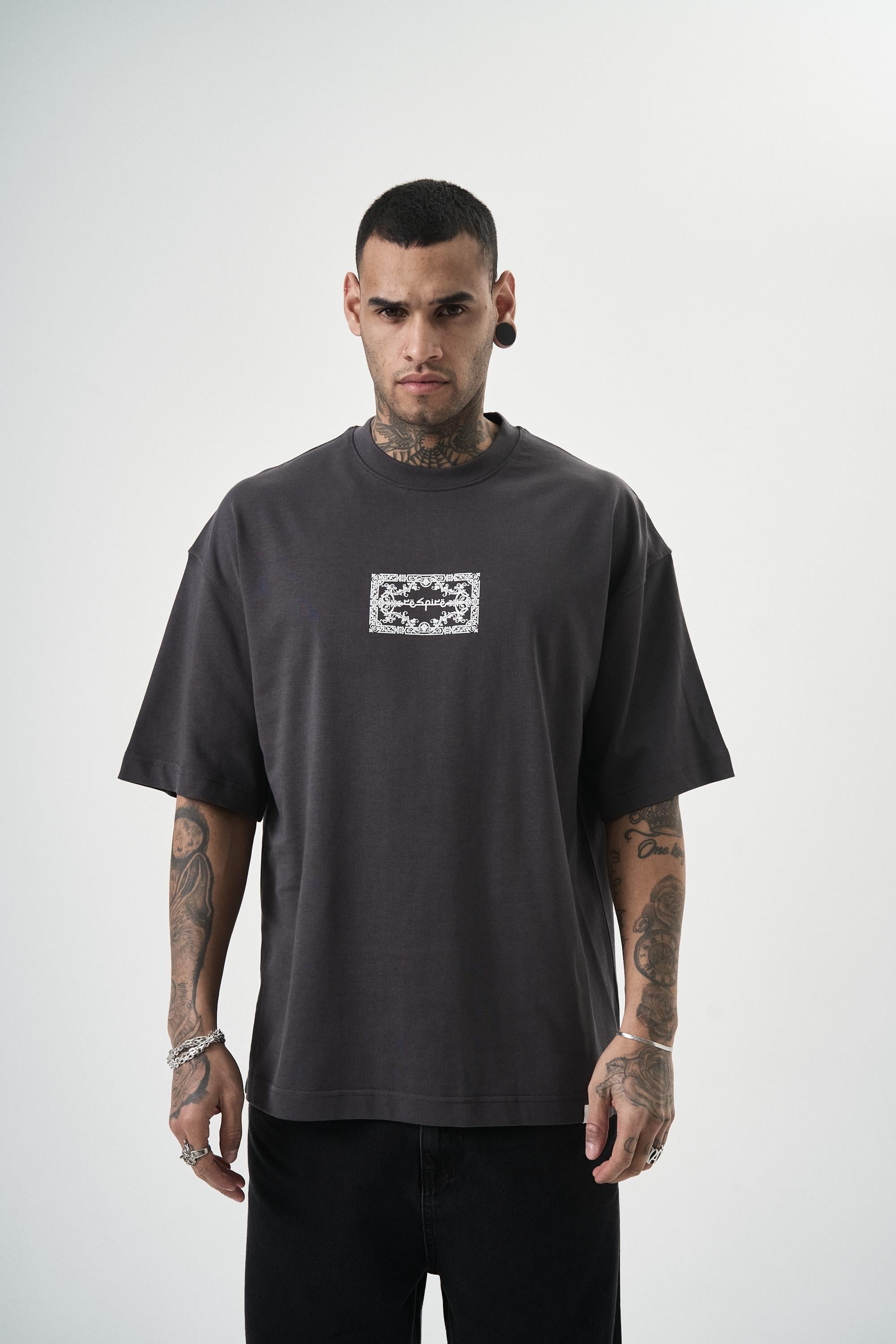 erkek-ornaments-baskili-oversize-t-shi-da1f-5.jpg