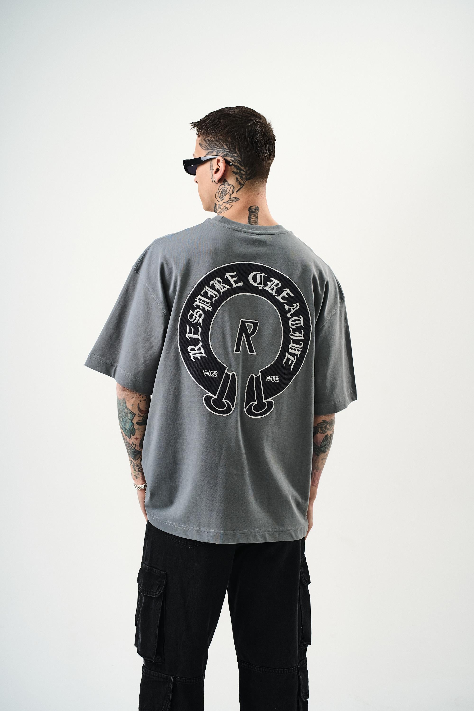 Erkek R Creative Nakışlı Oversize T-Shirt Füme