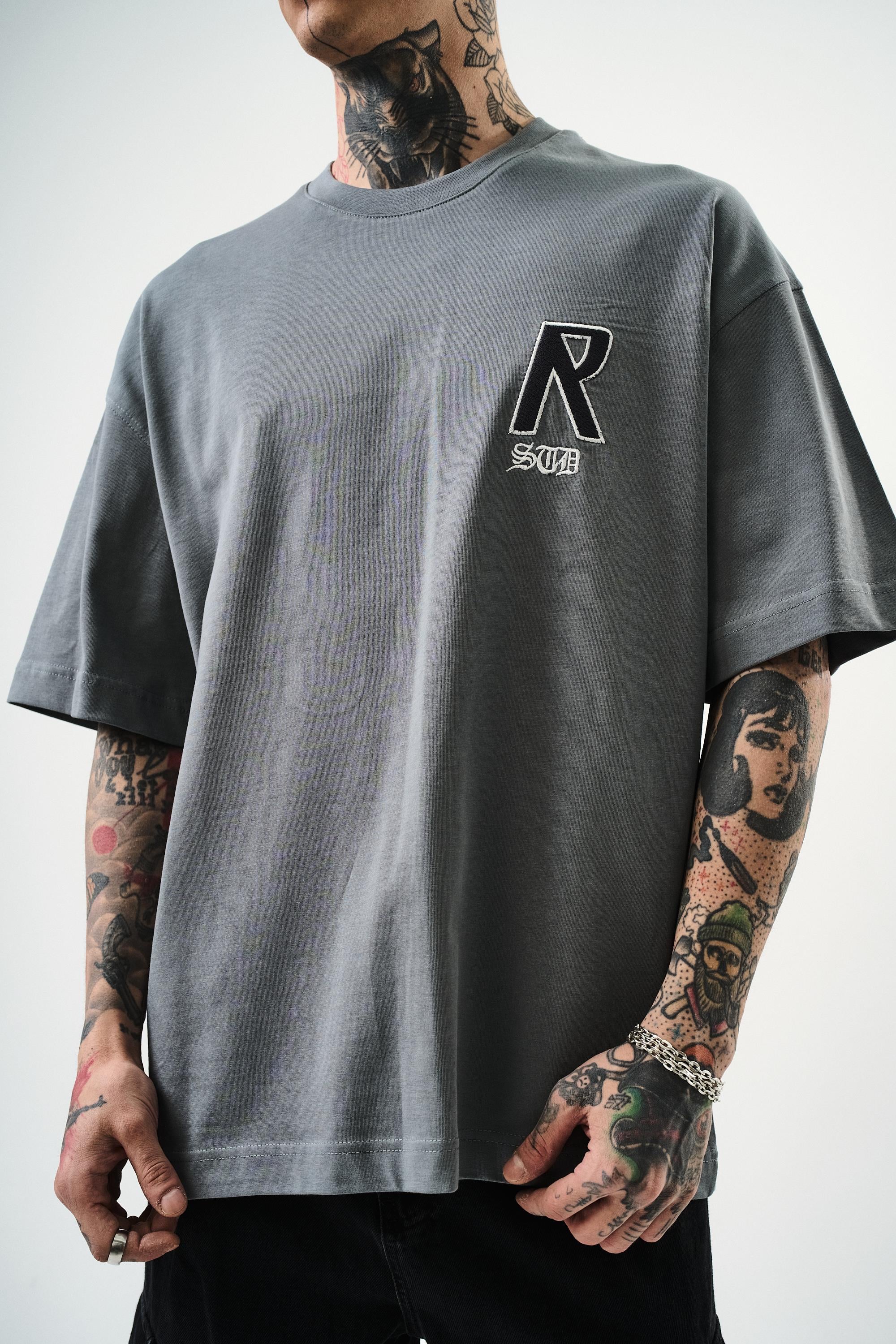 Erkek R Creative Nakışlı Oversize T-Shirt Füme
