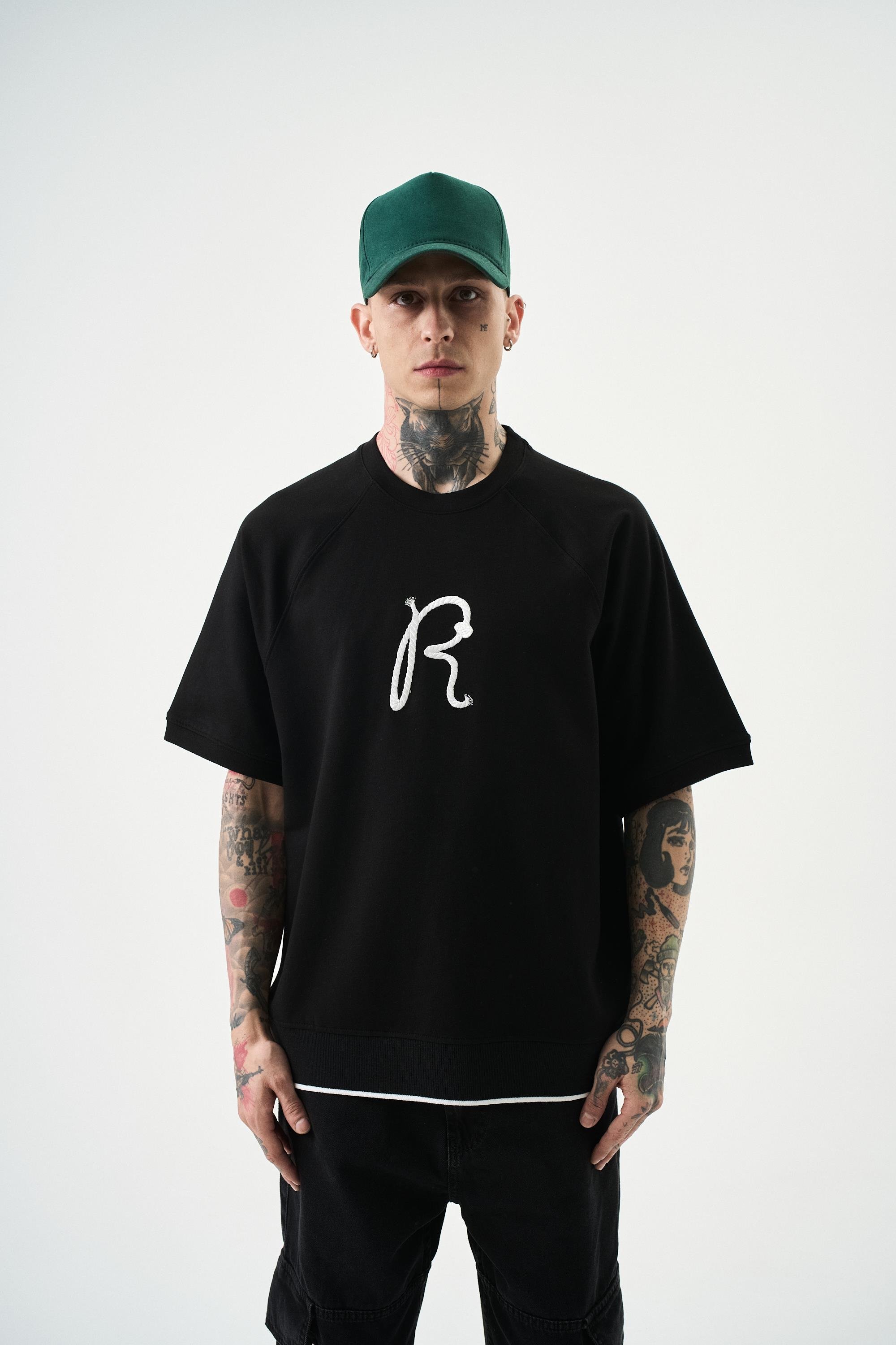 erkek-r-nakisli-oversize-t-shirt-siyah-b898d4.jpg