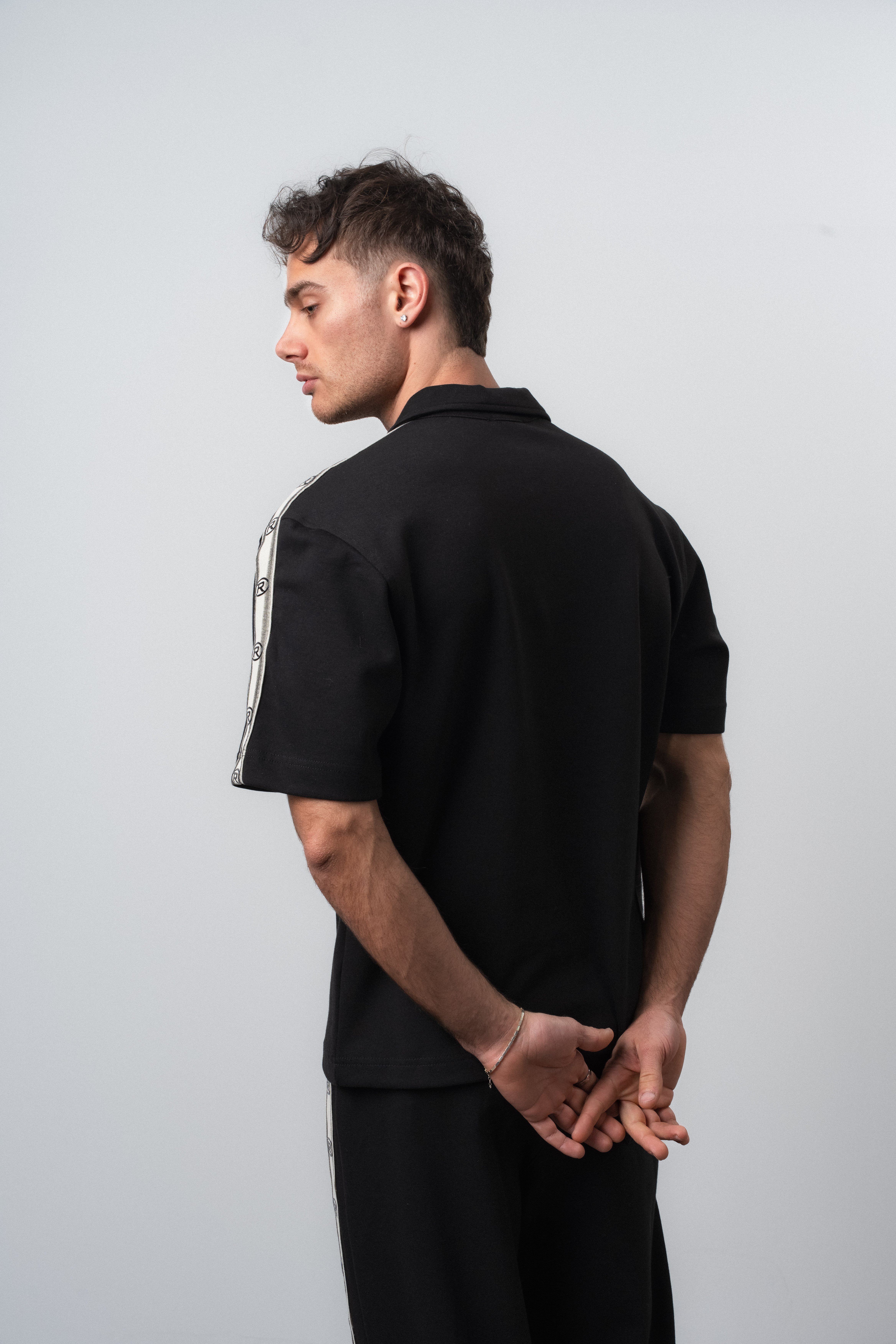 Erkek R Şerit Detaylı Regular Fit T-Shirt Siyah