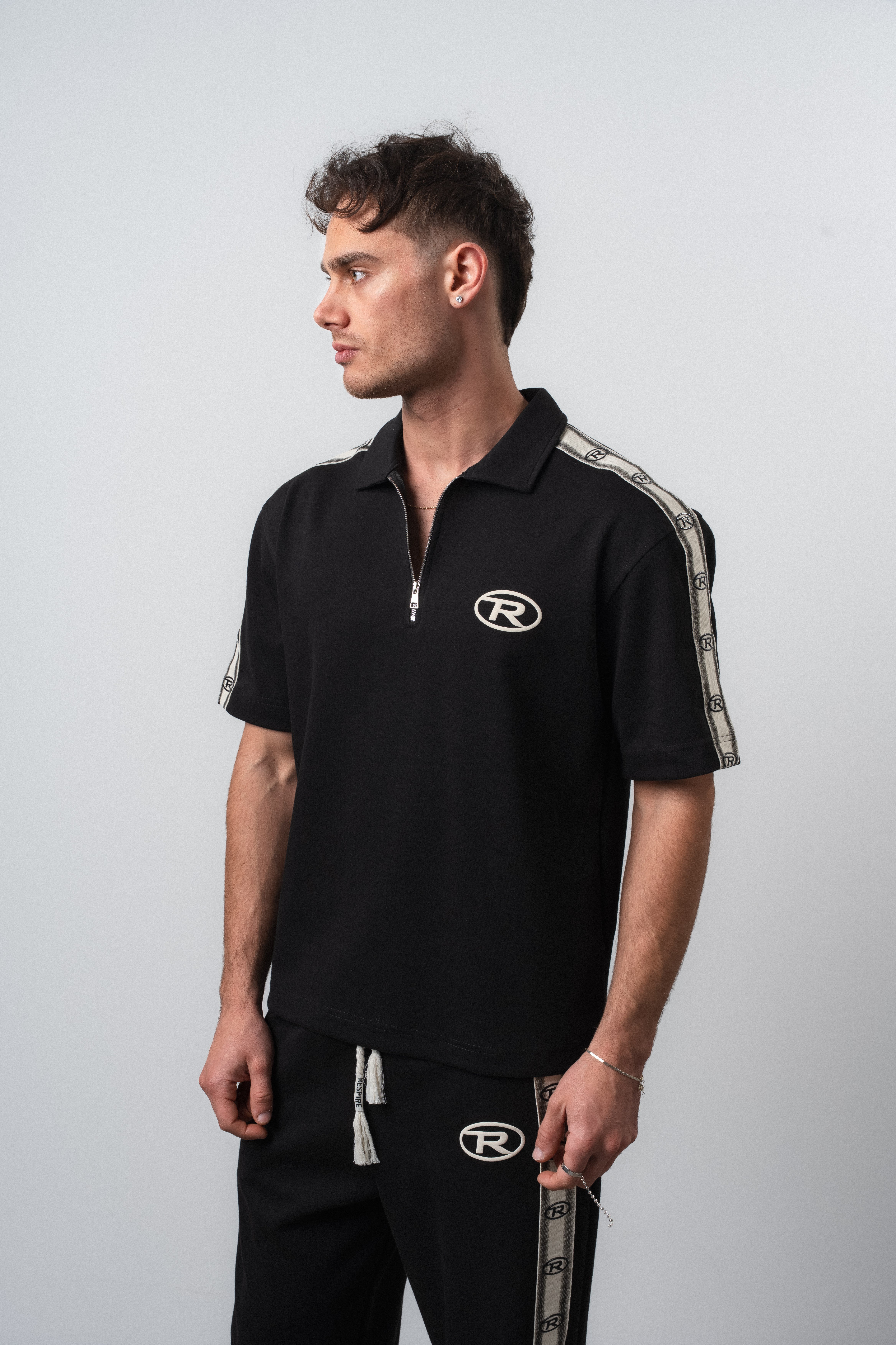 Erkek R Şerit Detaylı Regular Fit T-Shirt Siyah