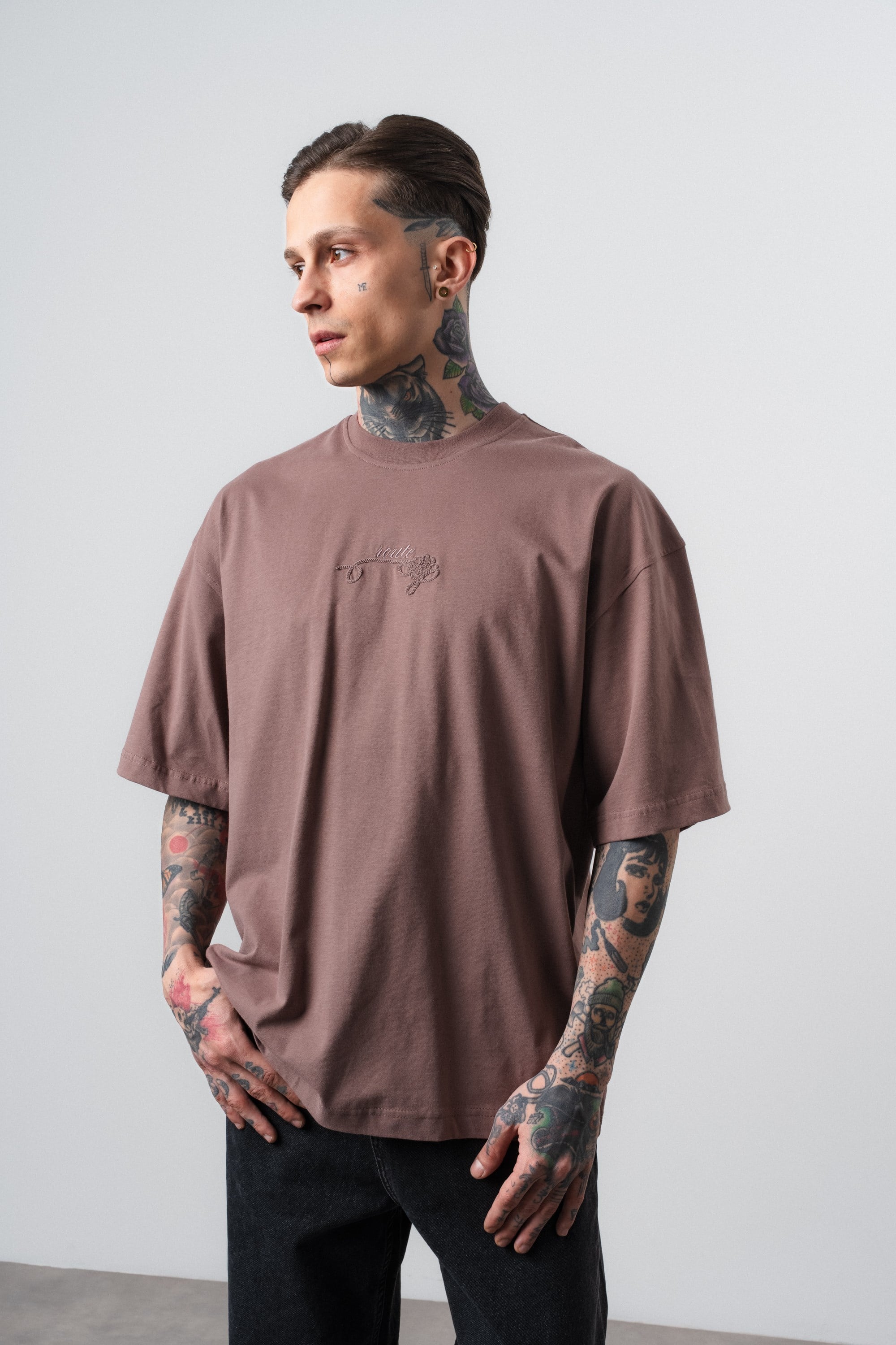 Erkek Route Nakışlı Oversize T-Shirt Kahve