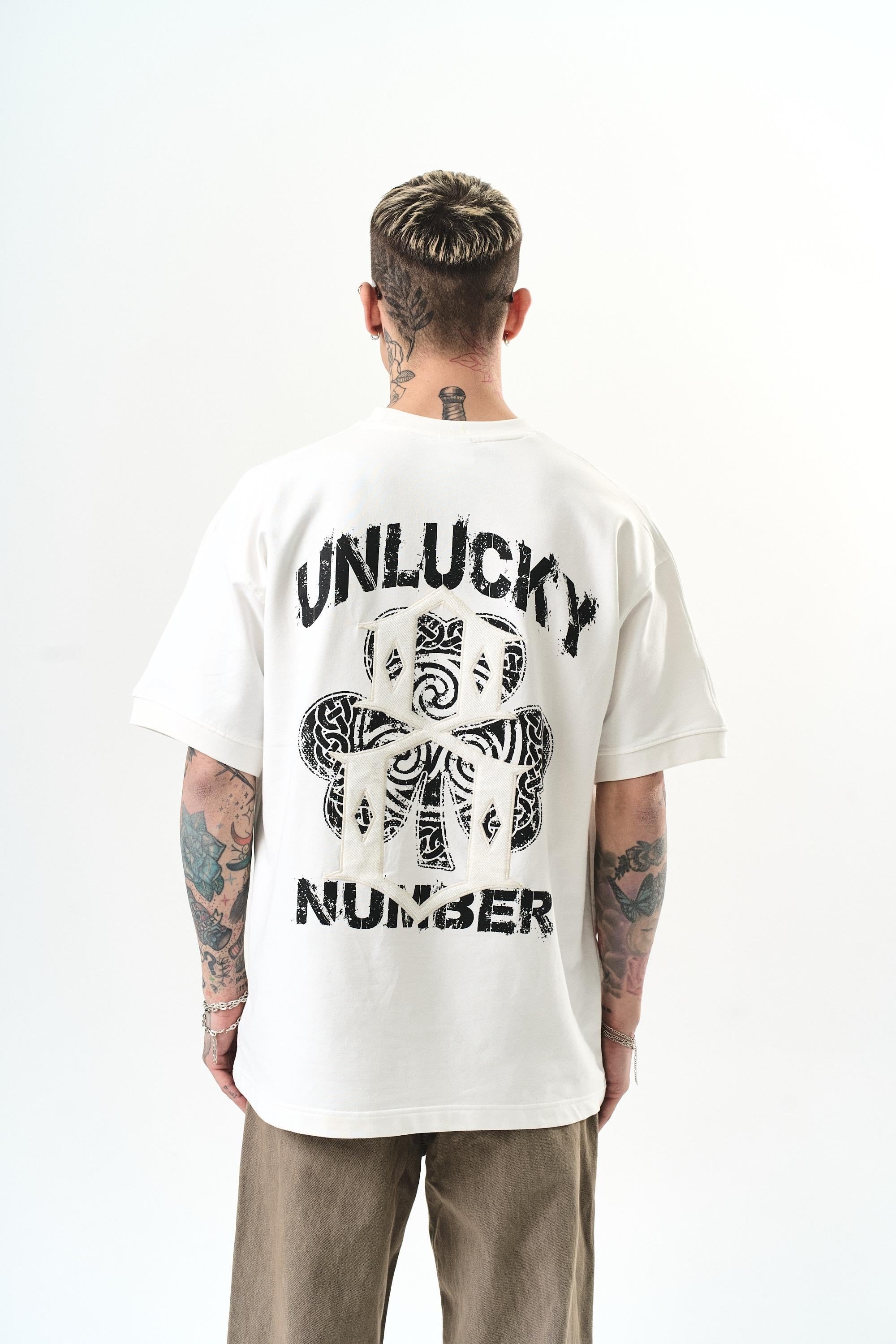 erkek-unlucky-baskili-oversize-t-shirt-8-4479.jpg