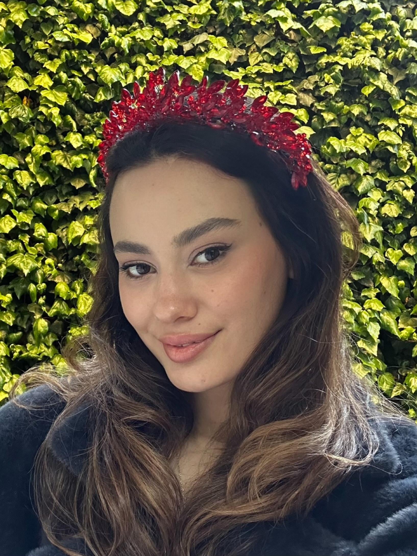 Cecile Model Kristal Kına Tacı - Kırmızı