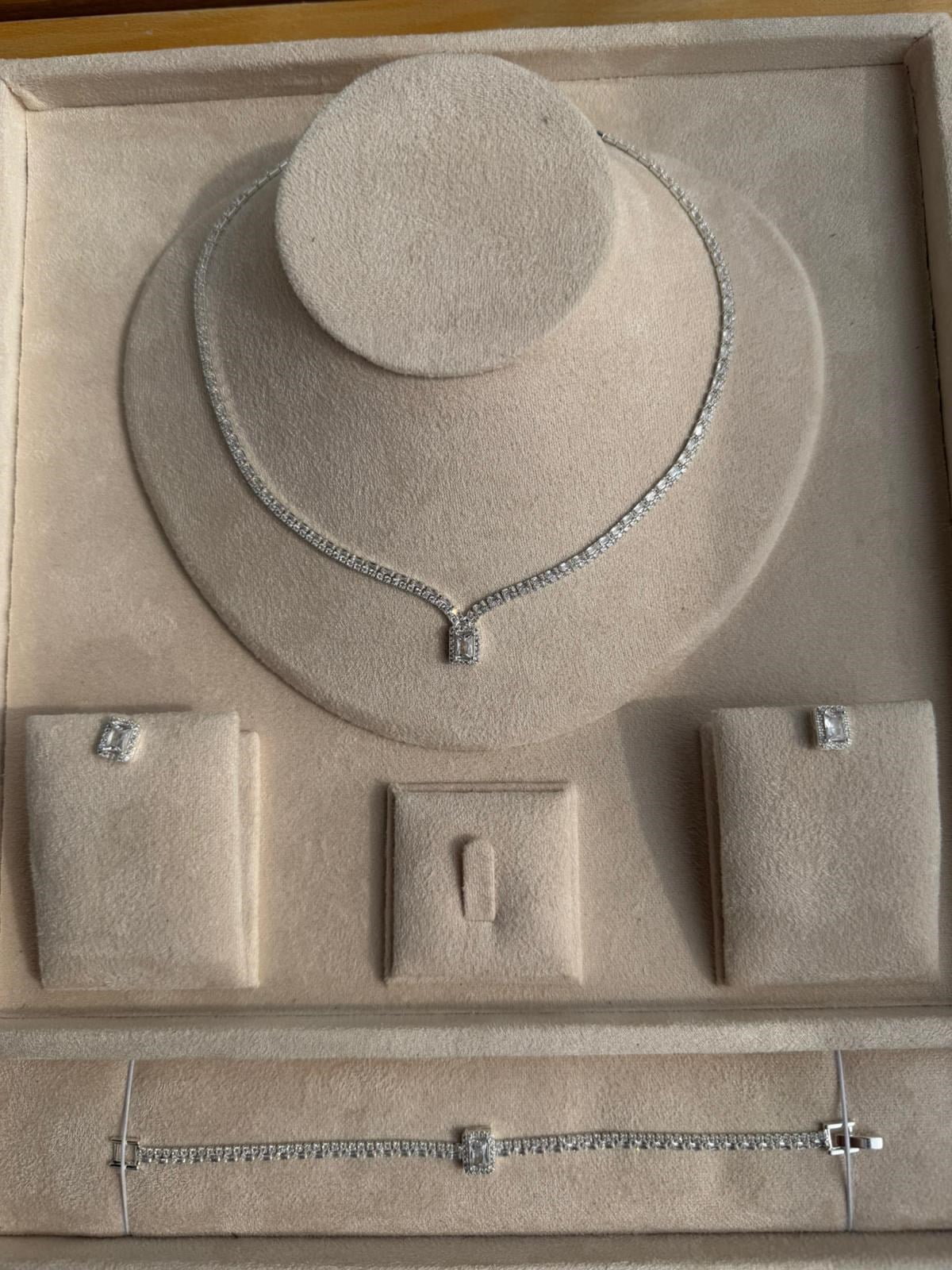 Lui Model Zirkon Kolye Seti
