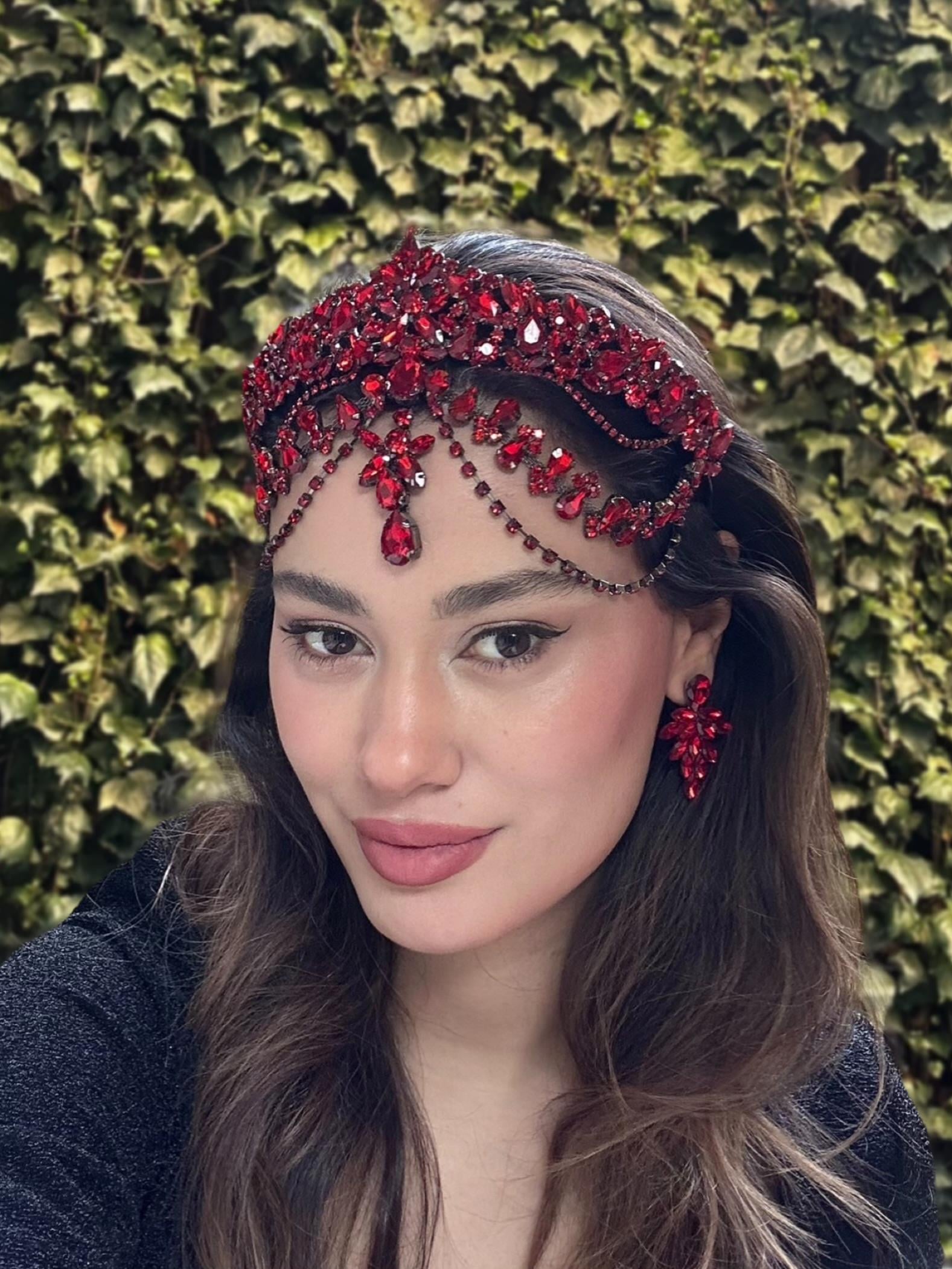 Parisa Model Kırmızı Alınlık ve Küpesi