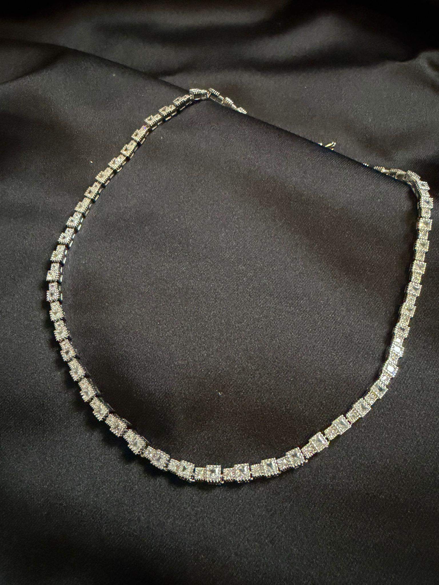 Stella Model Zirkon Kolye