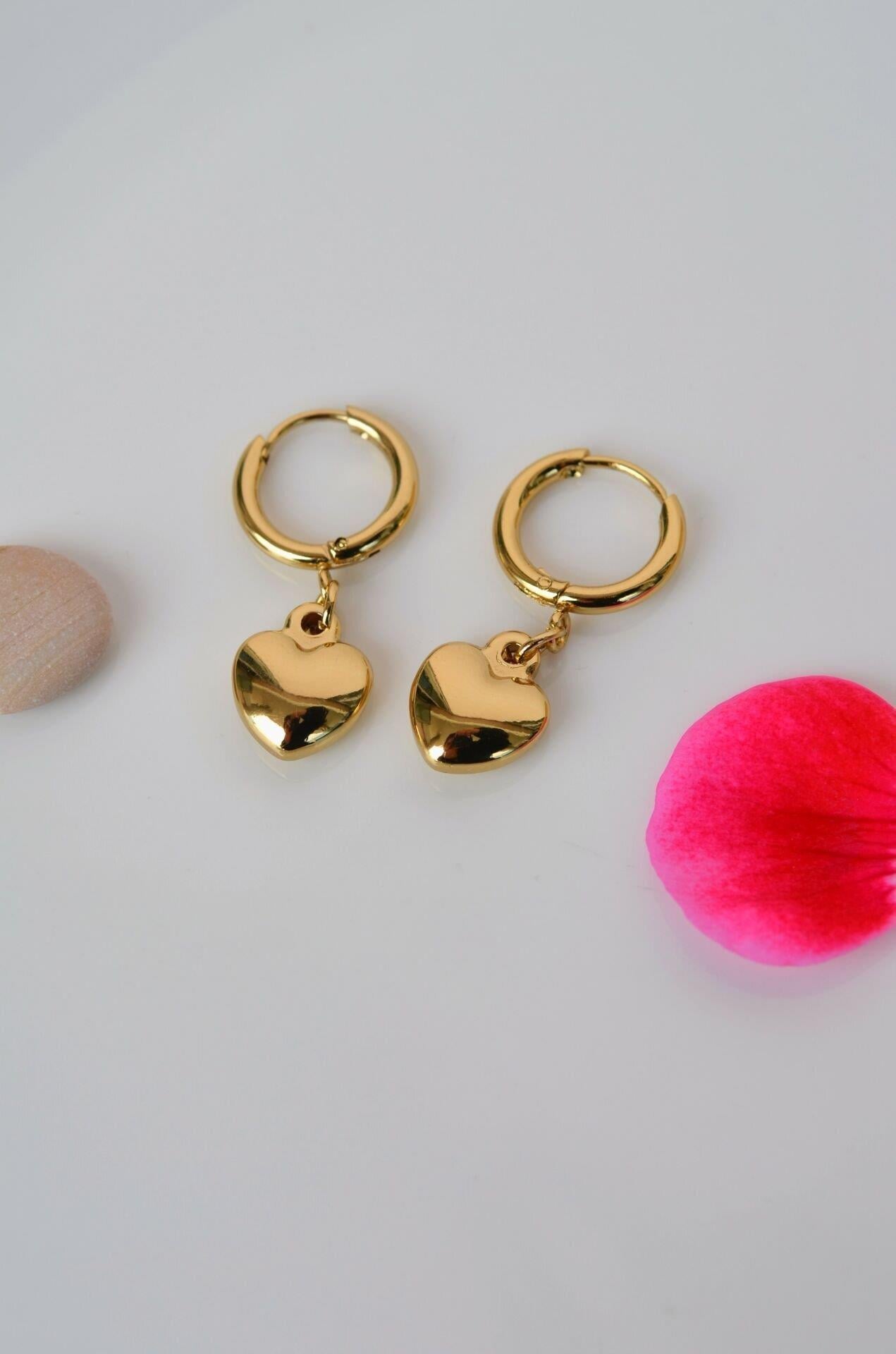 Kalp Sallantılı Çelik Halka Küpe Gold