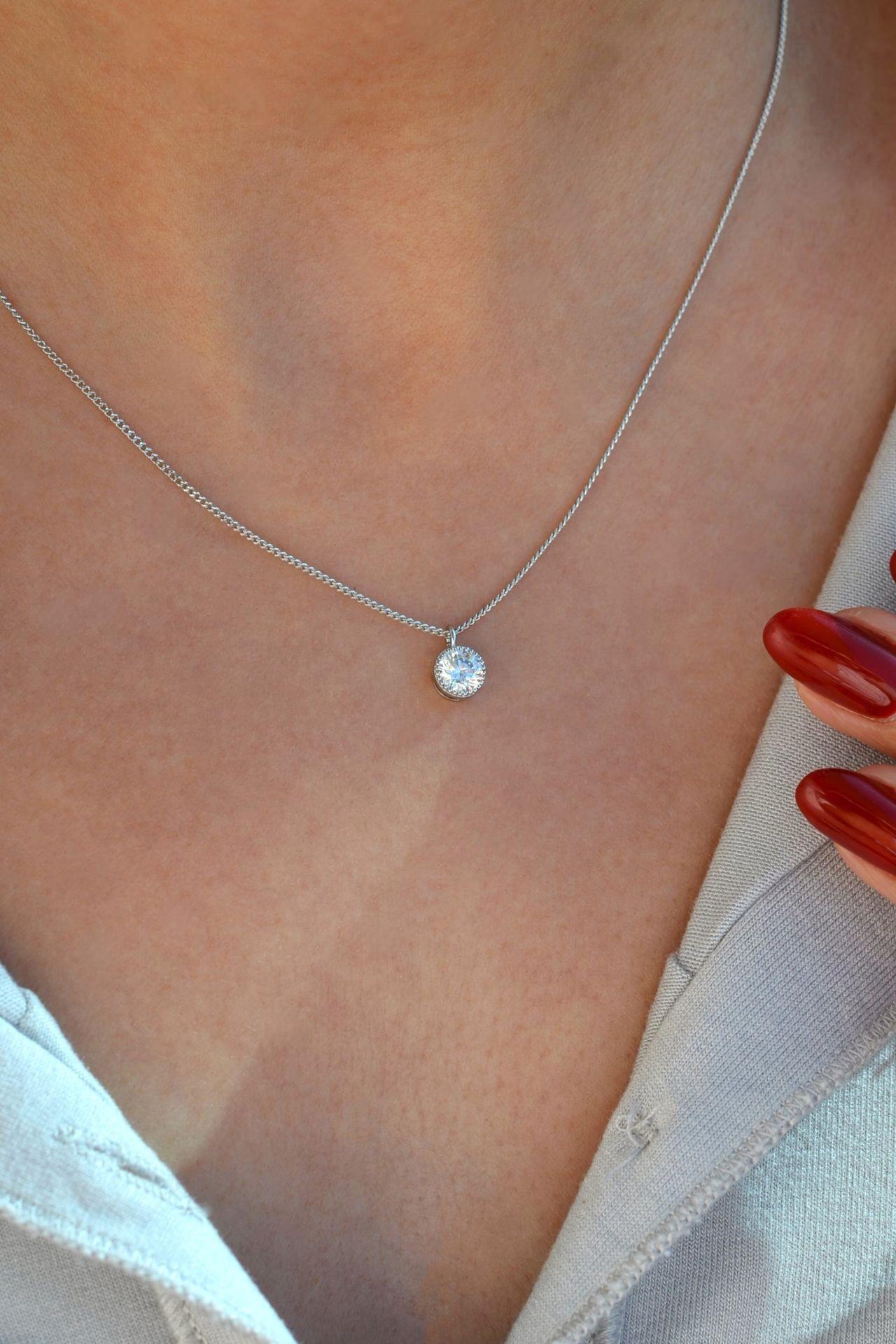 Oval Tektaş Kolye Zirkon Kolye Yuvarlak Tektaş Kolye Gümüş Renkli