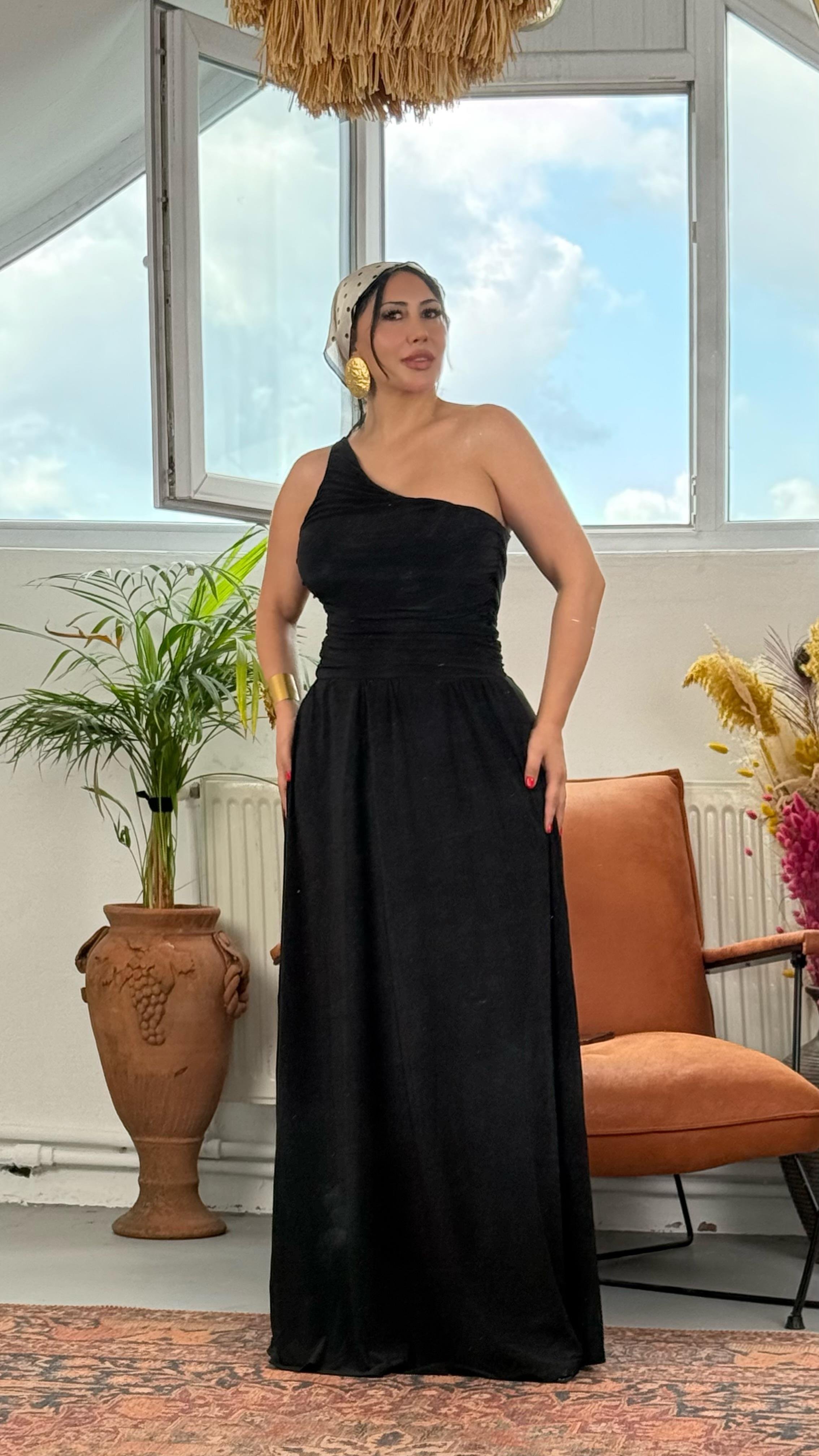 Tek Omuz Drapeli Maxi Elbise – Nar Çiçeği & Siyah