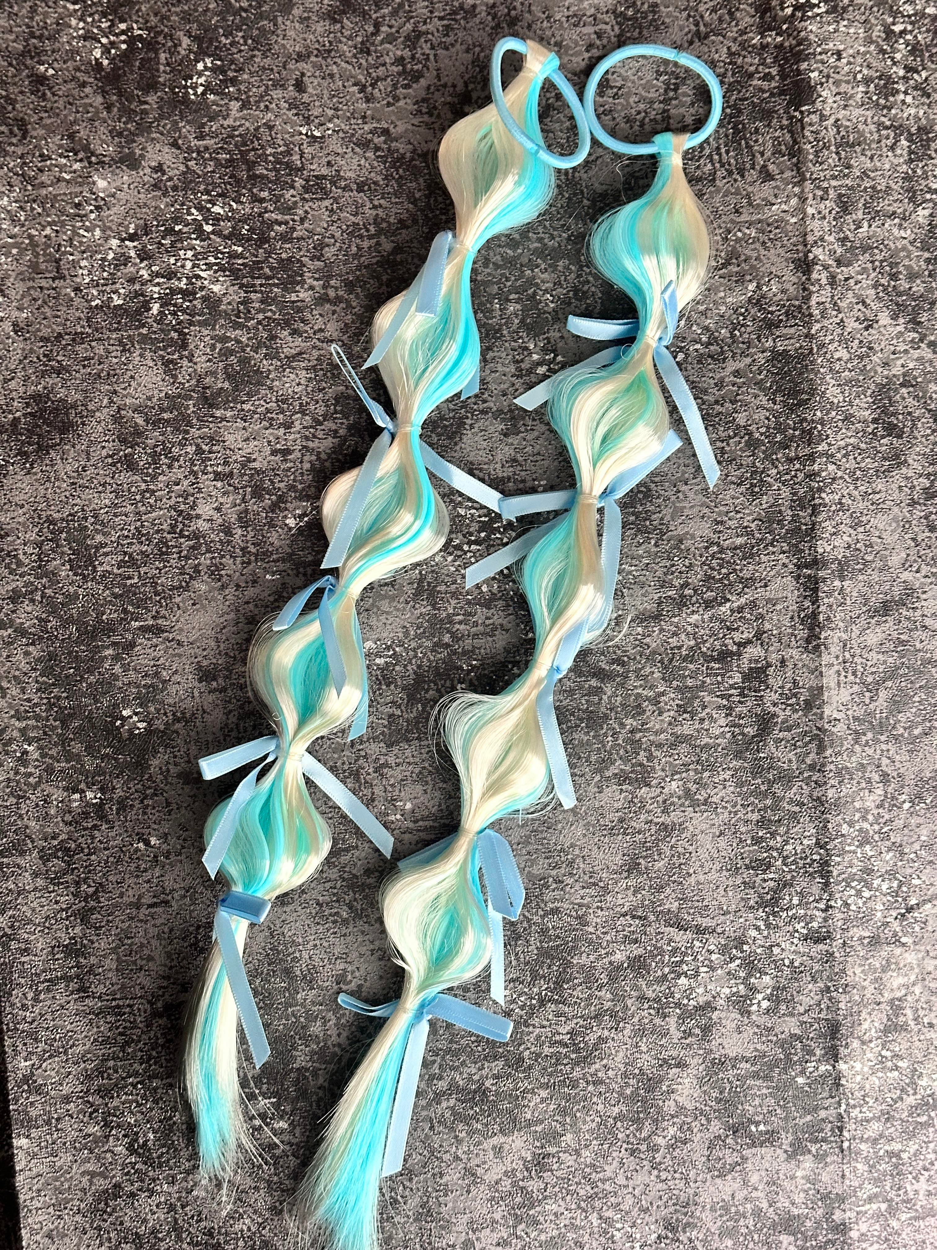Bebe Mavisi Fiyonk Detaylı Sallanmalı Bağlama Tokası