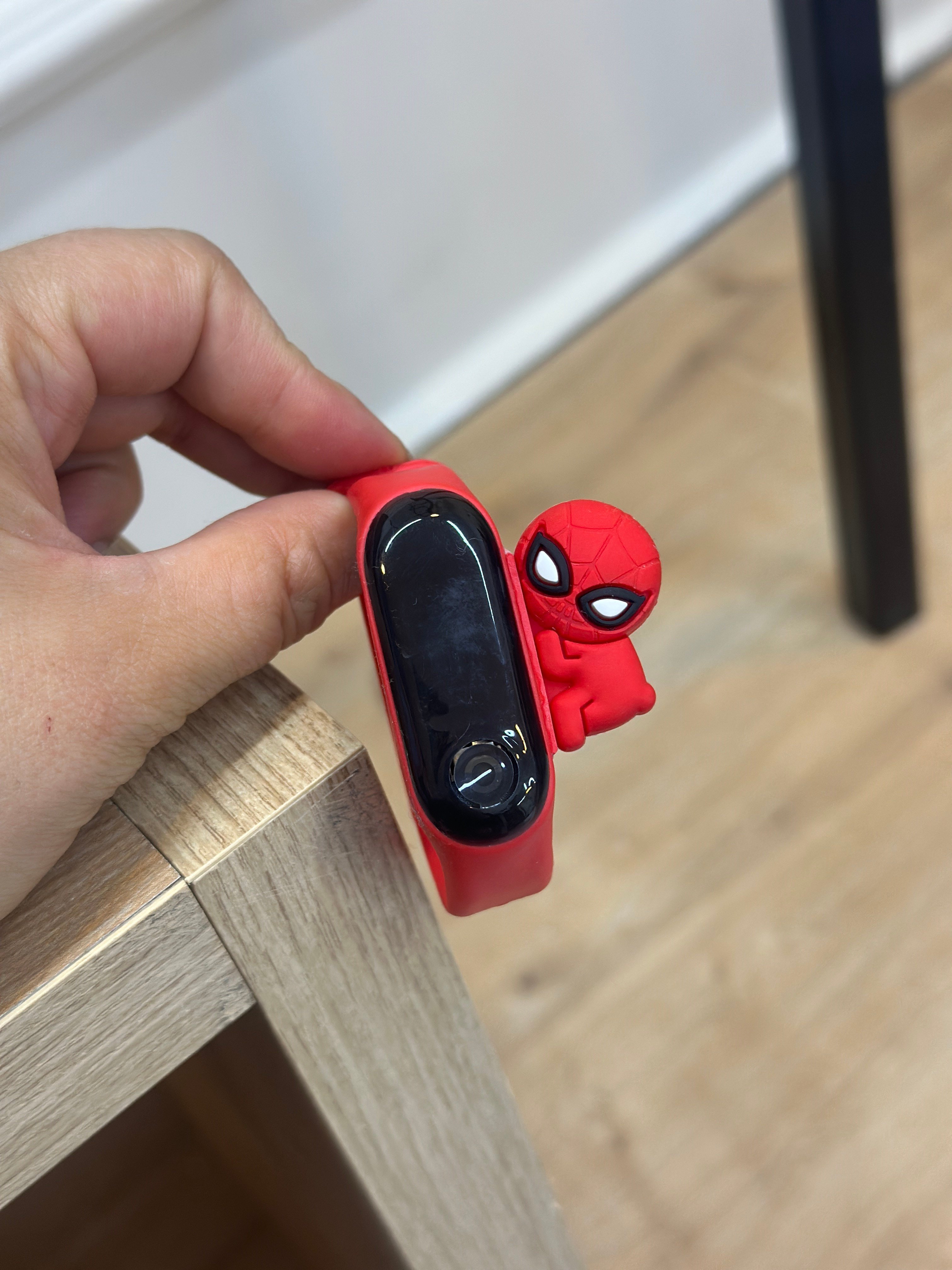 Kırmızı Spiderman Dijtal Çocuk Saati