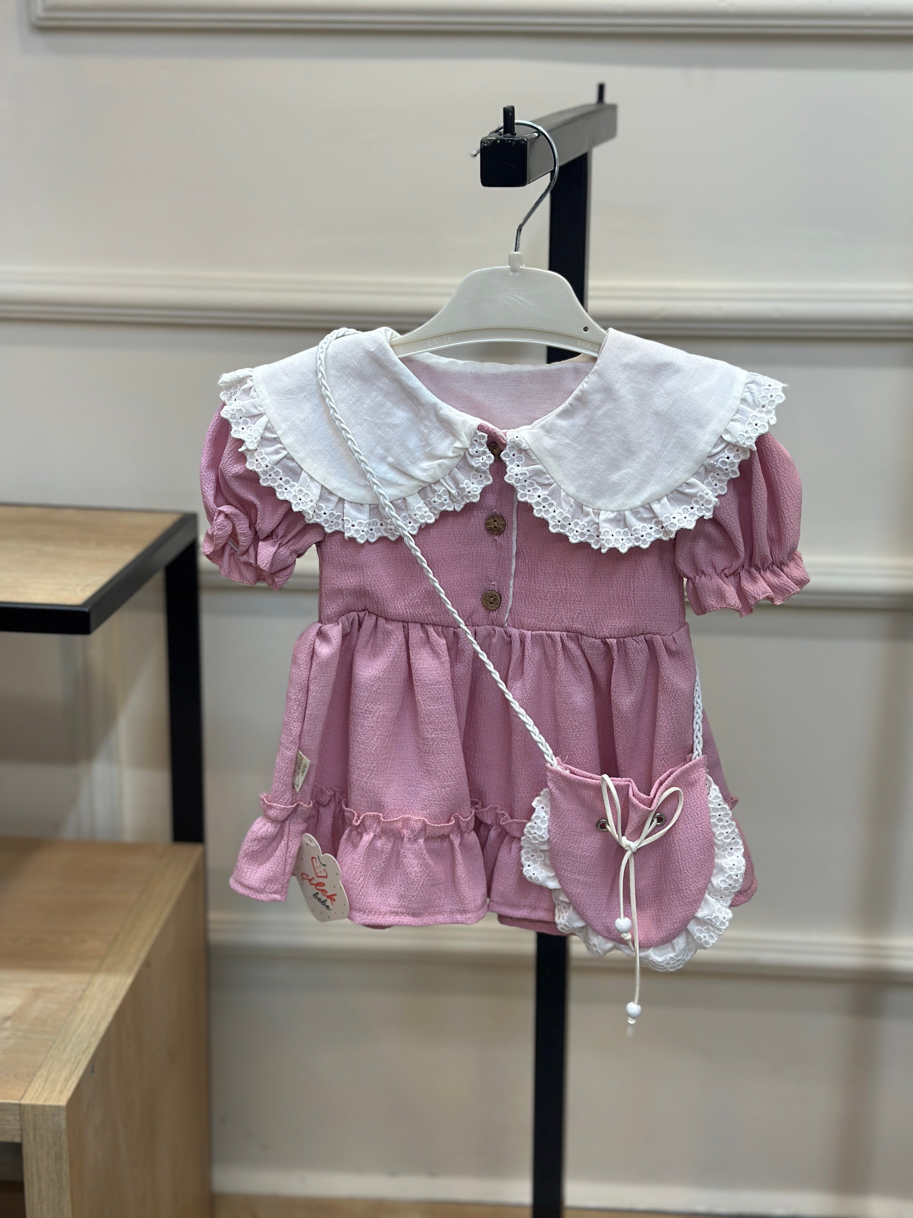Pembe Yaka Detaylı Çantalı Elbise
