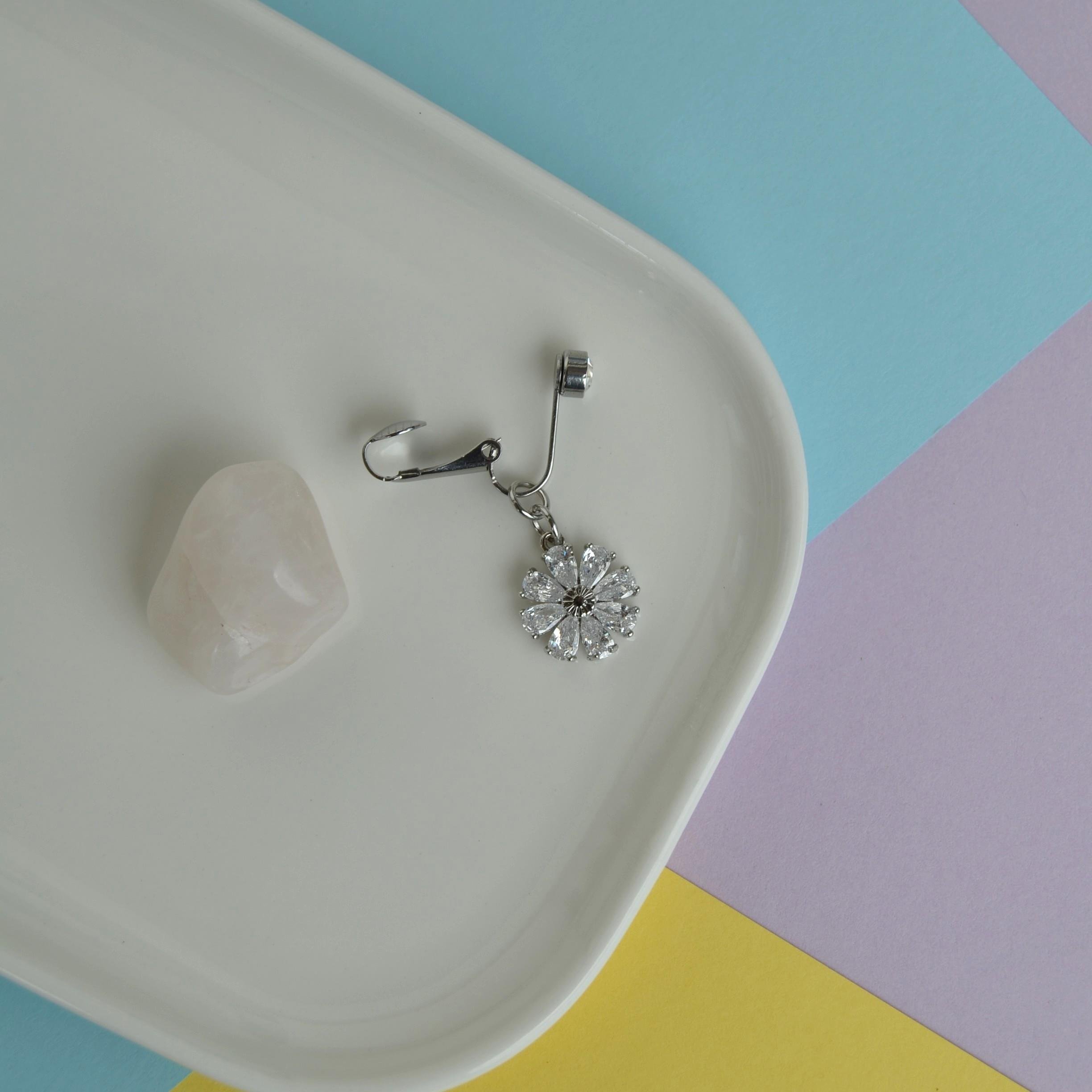 Deliksiz Göbek Piercing Mıknatıslı Sıkıştırma Çiçek Figürlü