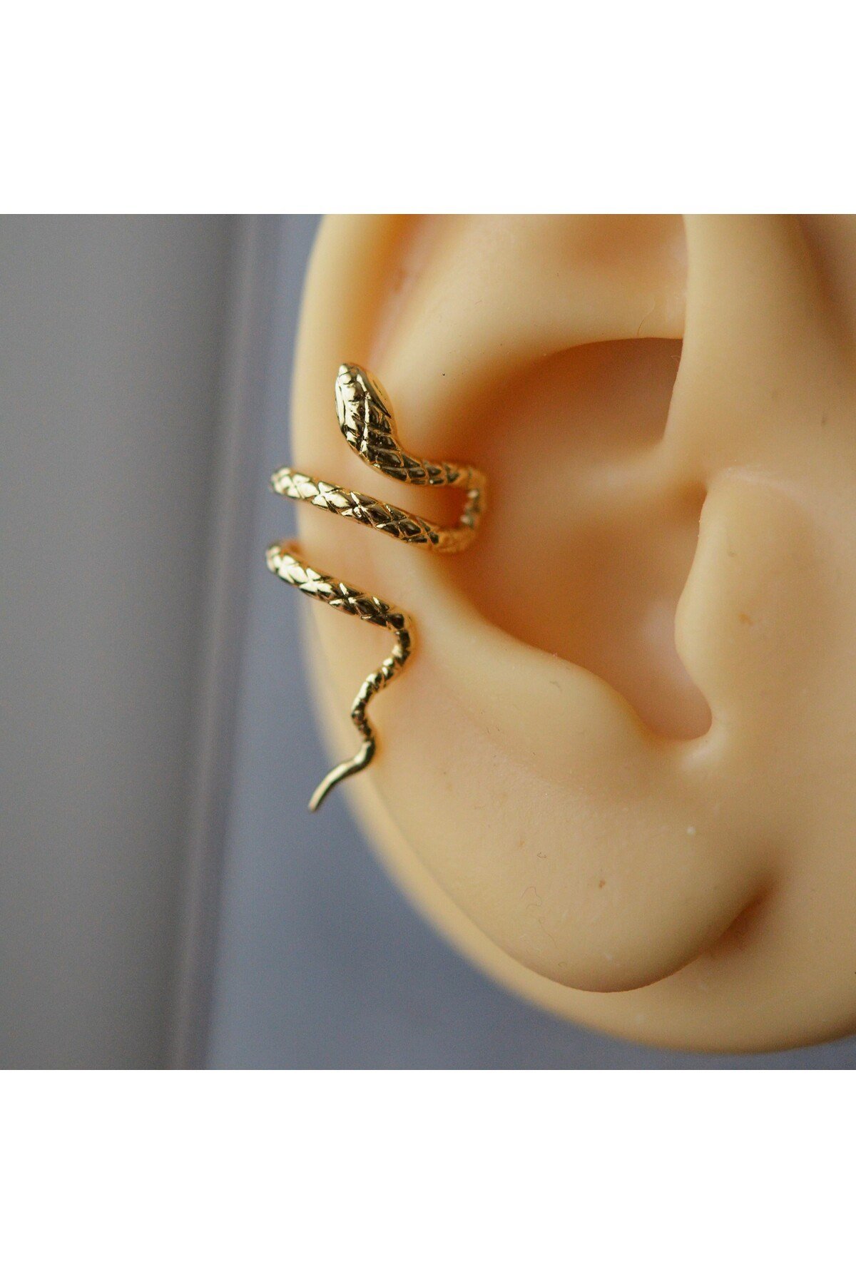 Gold Renkli Çelik Yılan Model Earcuff Yılan Sıkıştırma Kıkırdak Küpesi