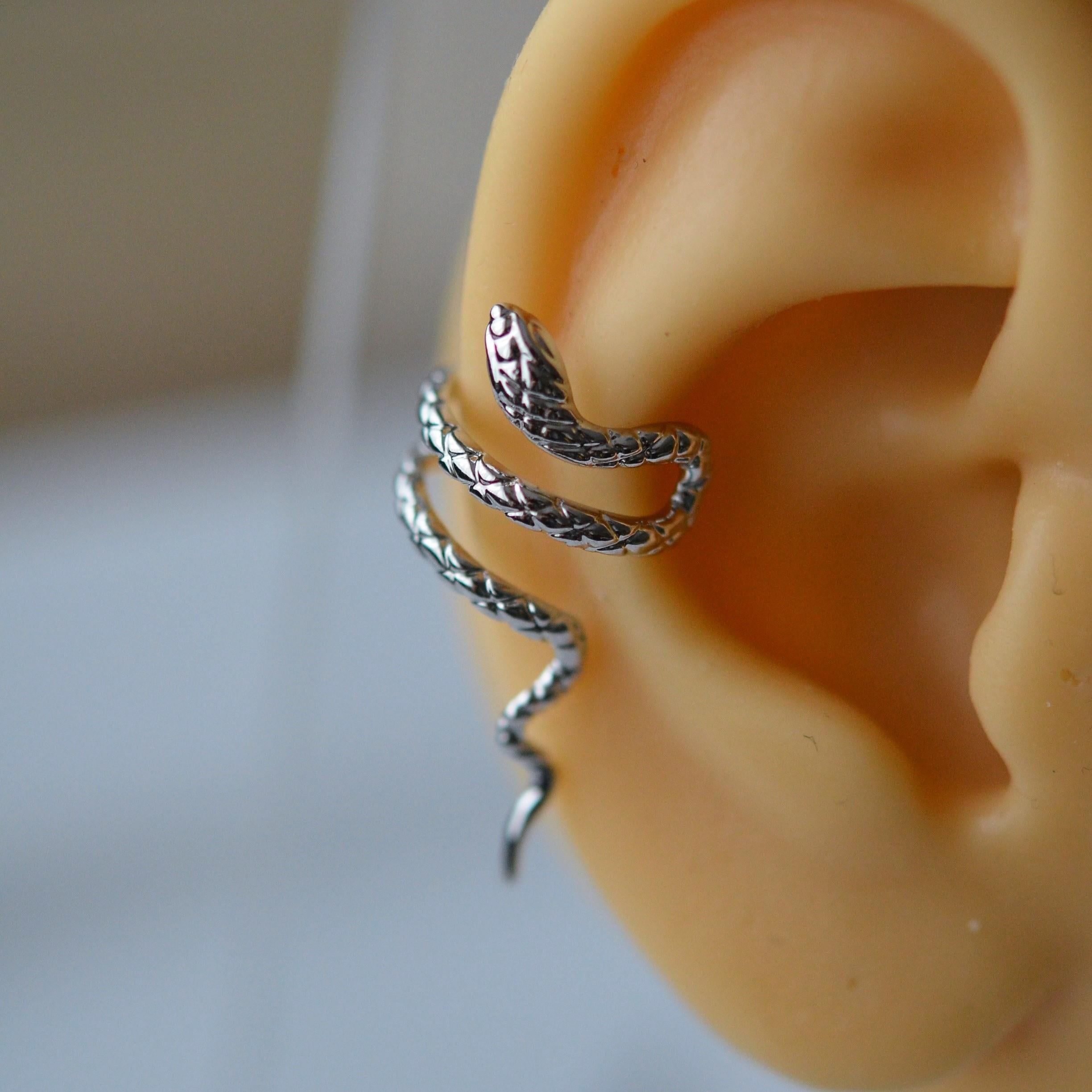 Gümüş Renkli Çelik Yılan Model Earcuff Yılan Sıkıştırma Kıkırdak Küpesi