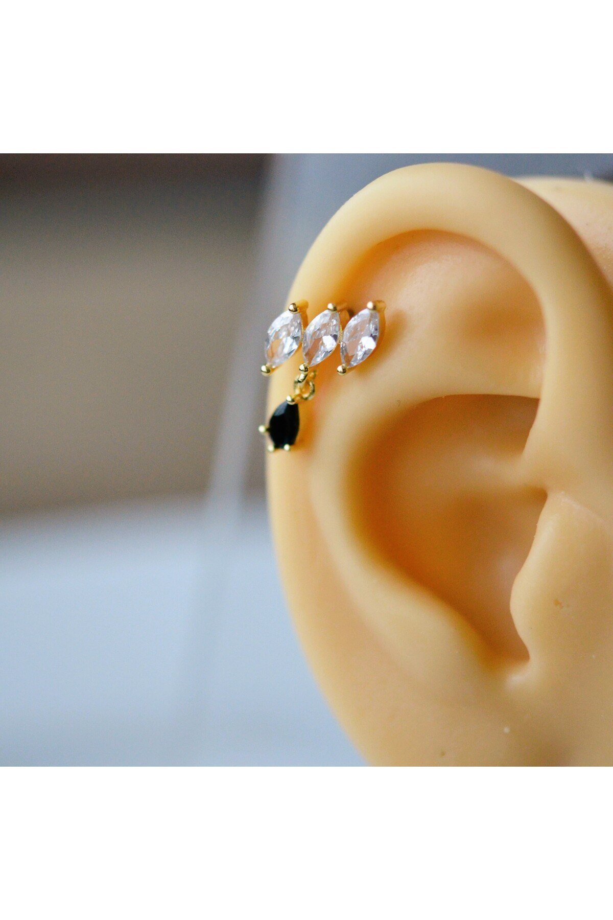 Taş Sallantılı Helix Piercing Kıkırdak Cerrahi Çelik Gold Renk