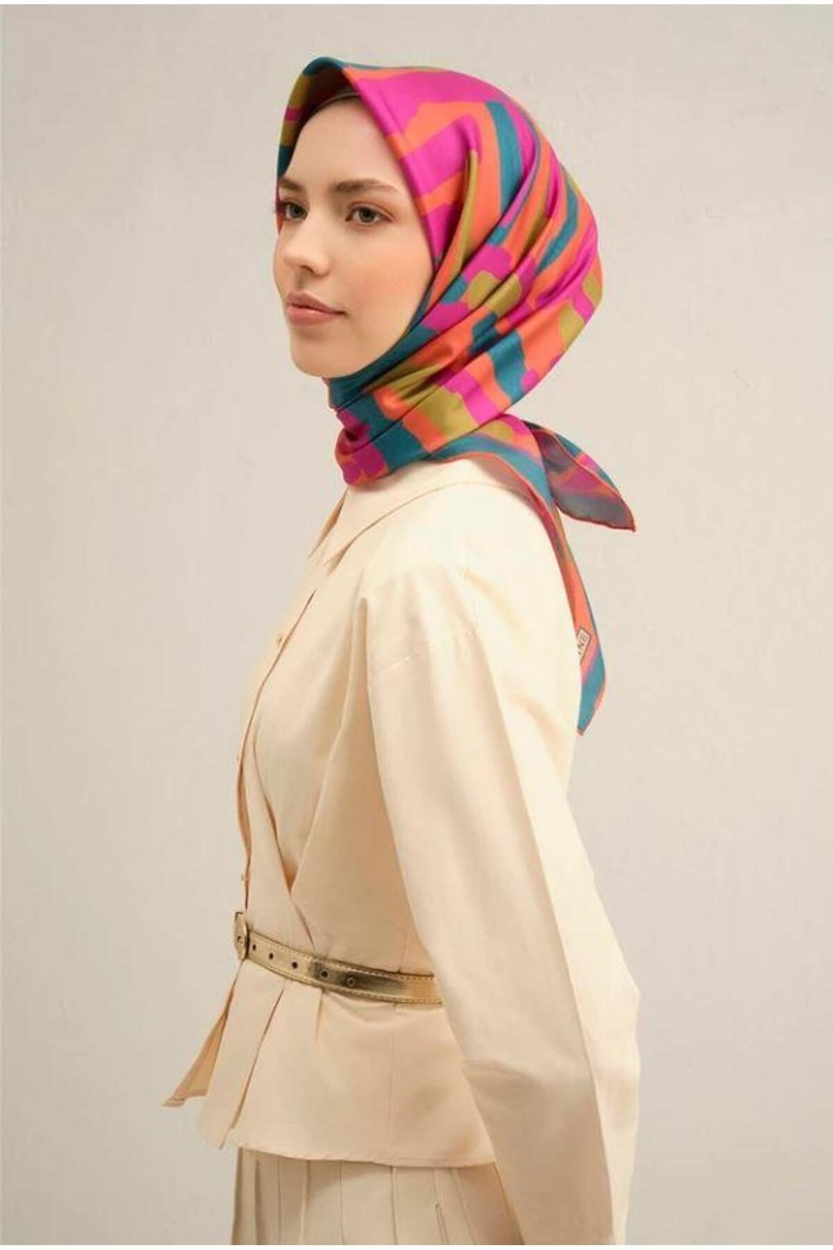 2025 Desenli Saf İpek Twill Eşarp 9303-56
