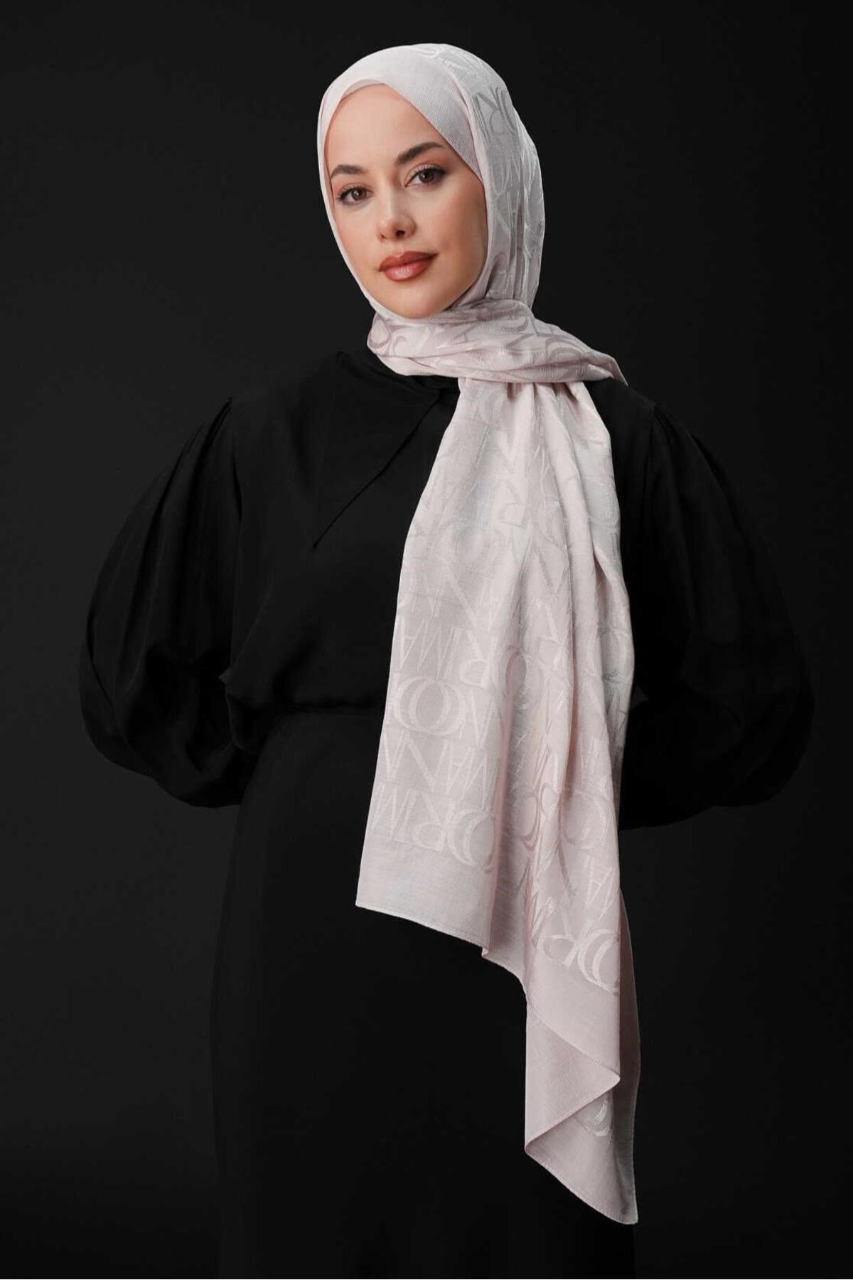 3046 İmza Monogram Shiny Jakar Şal 70x200