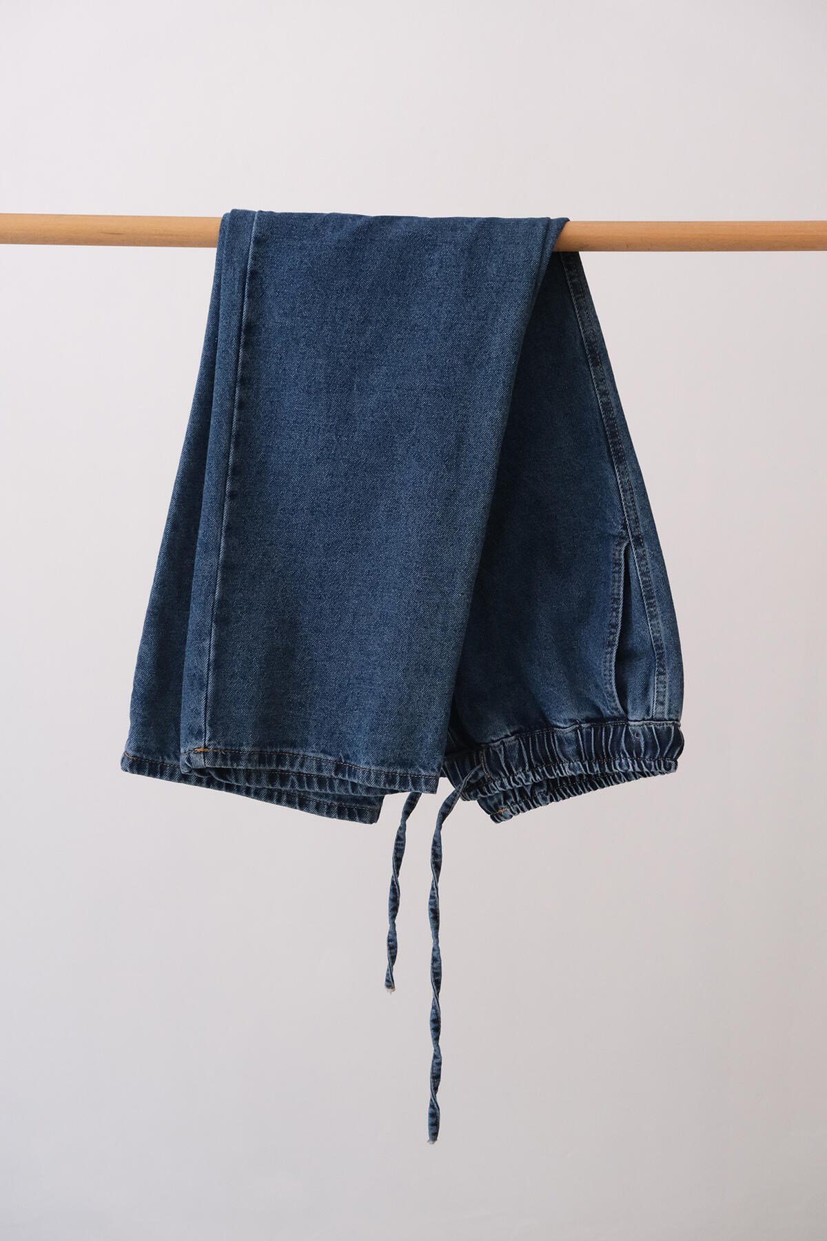 BELİ LASTİKLİ DENİM PANTOLON