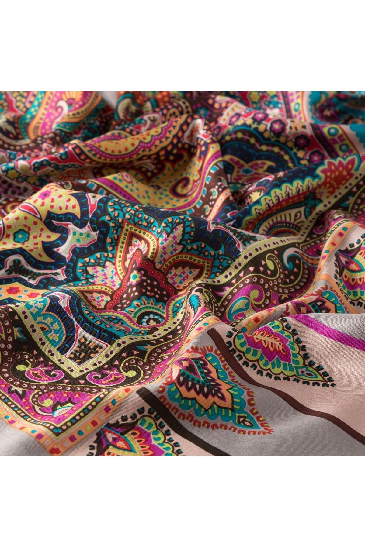 Çerçeve Paisley Desenli İpek Şal Gümüş