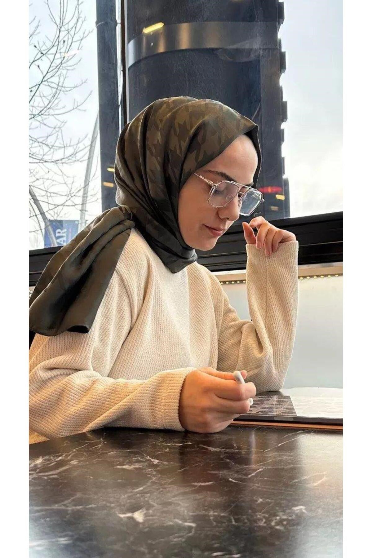 Kazayağı Jakarlı Italyan Ipekli Şal Haki