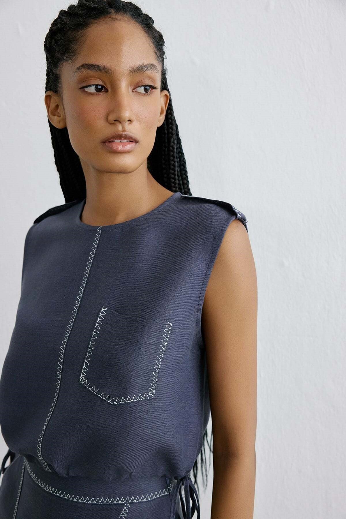 Keten Kontrast Dikişli Crop İndigo Bluz