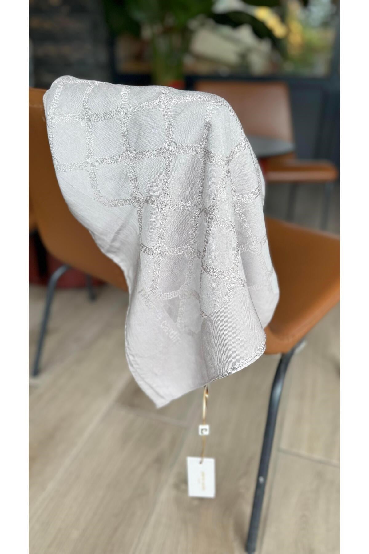 Monogram Şal Açık Gri